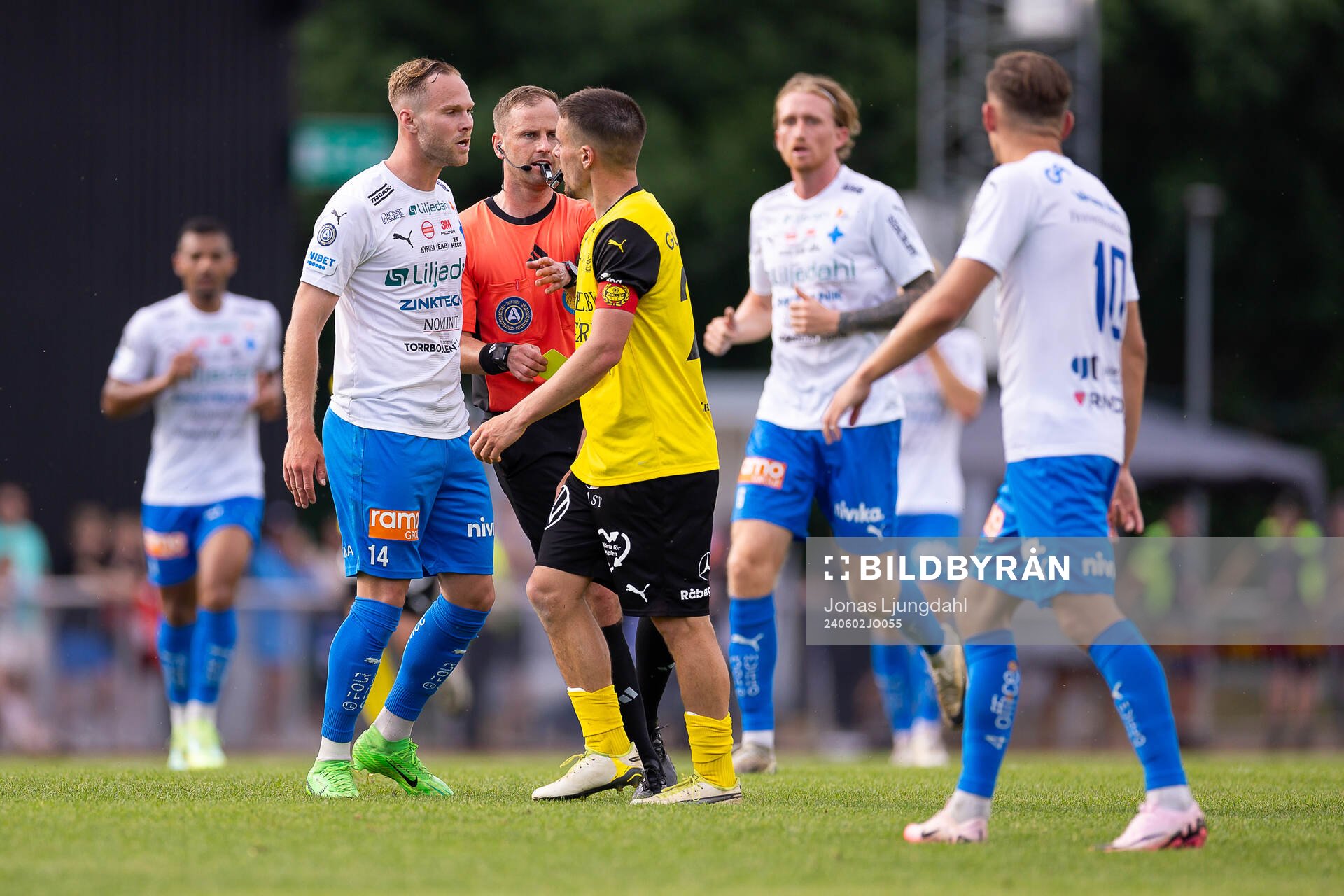 Irriterat mellan Värnamos Gustav Engvall och Mjällbys