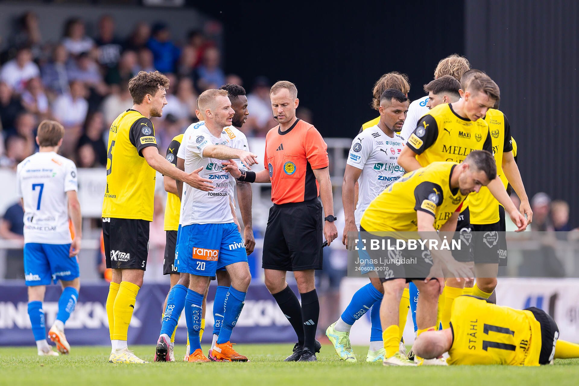 Värnamos Freddy Winsth och Domare Richard Sundell