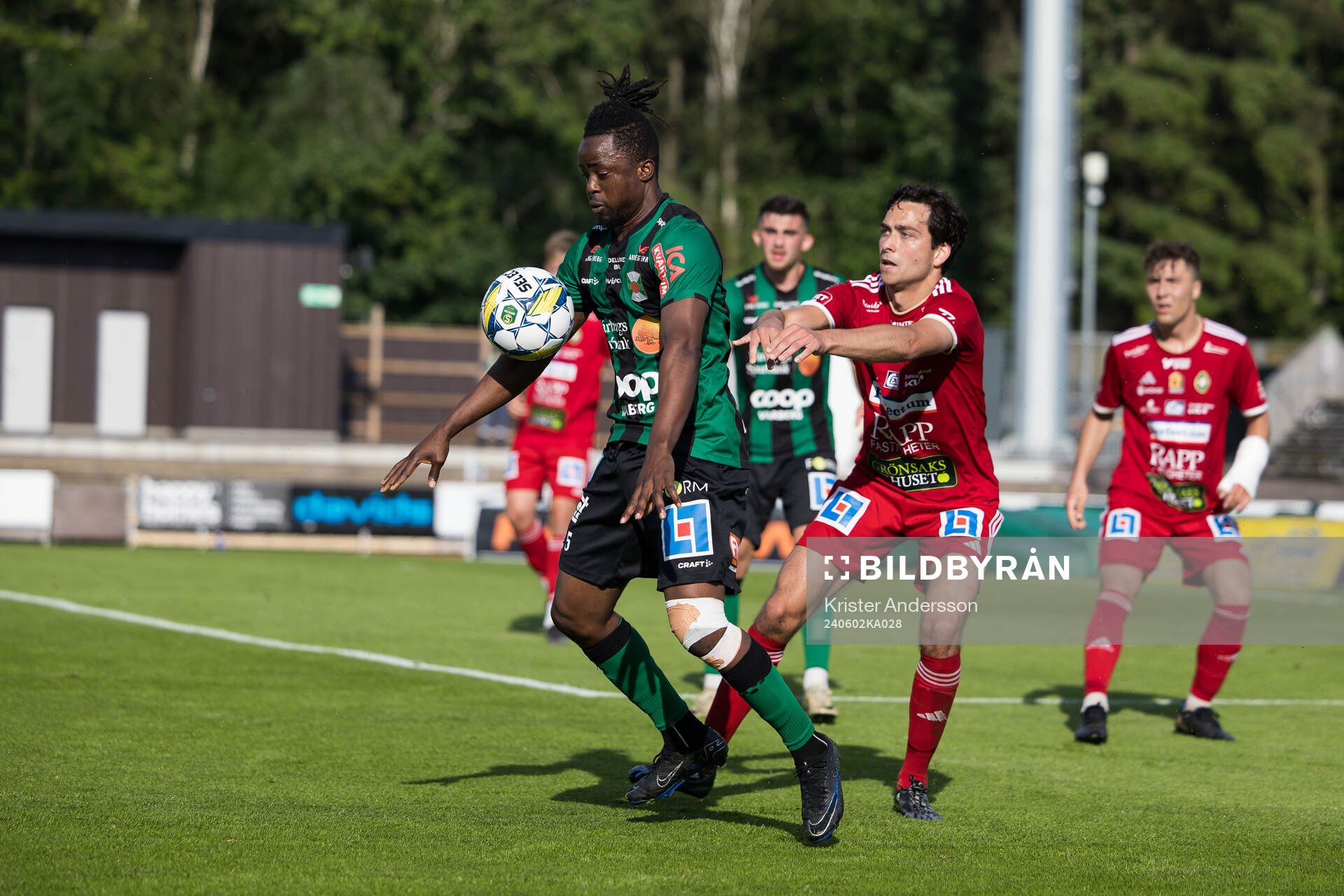 Varbergs Azeez Temitope Yusuf och Skövde AIKs Armend Suljev