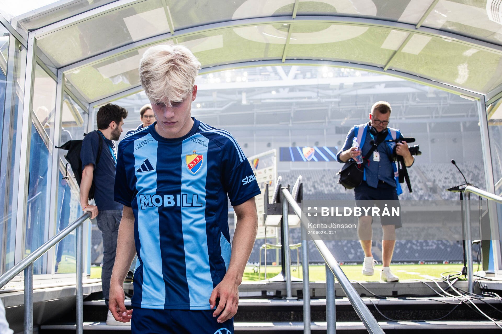 Djurgårdens Lucas Bergvall lämnar planen