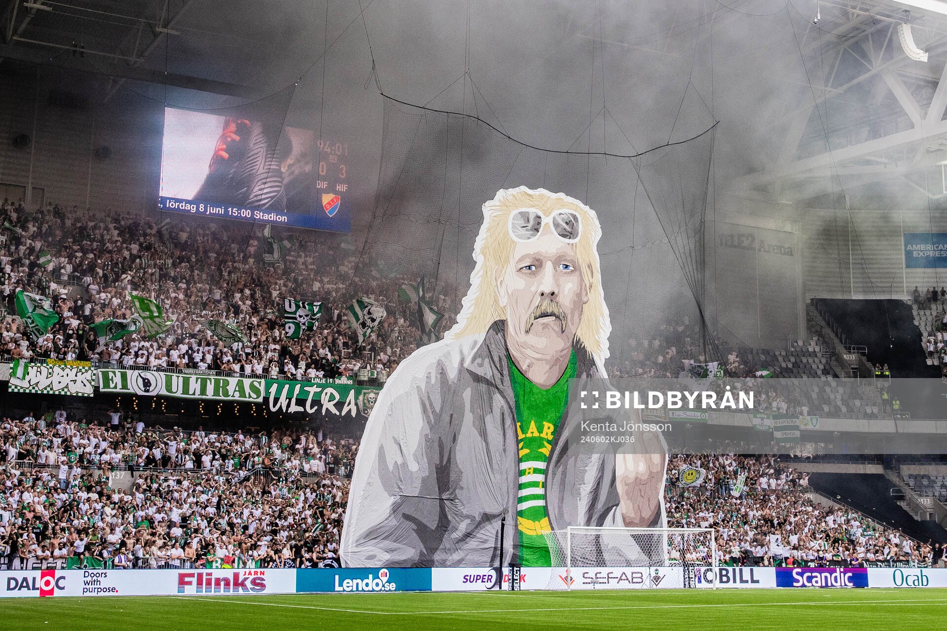 Hammarbys supportrar med ett tifo föreställande Kenta
