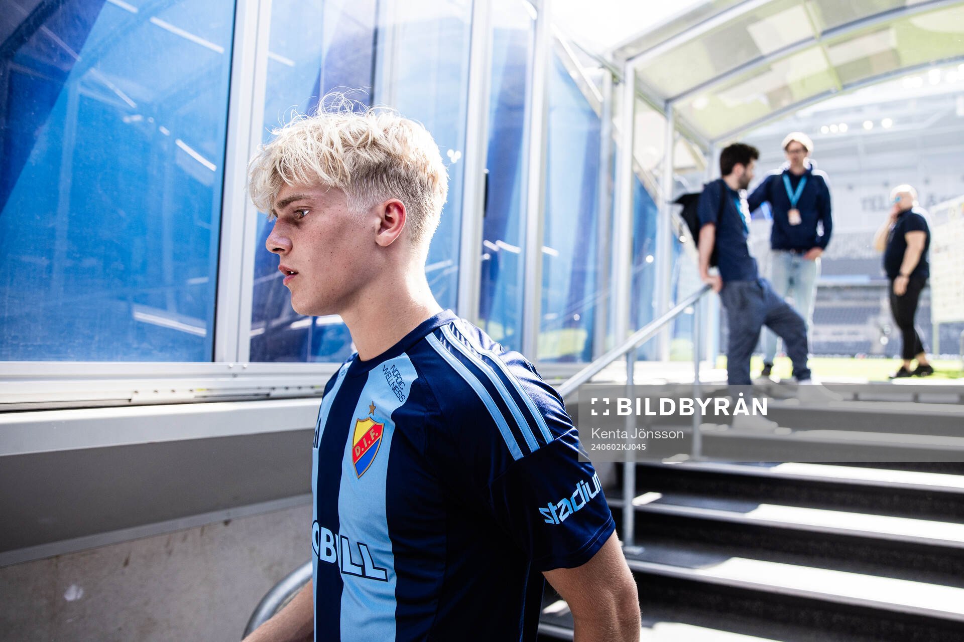 Djurgårdens Lucas Bergvall lämnar planen