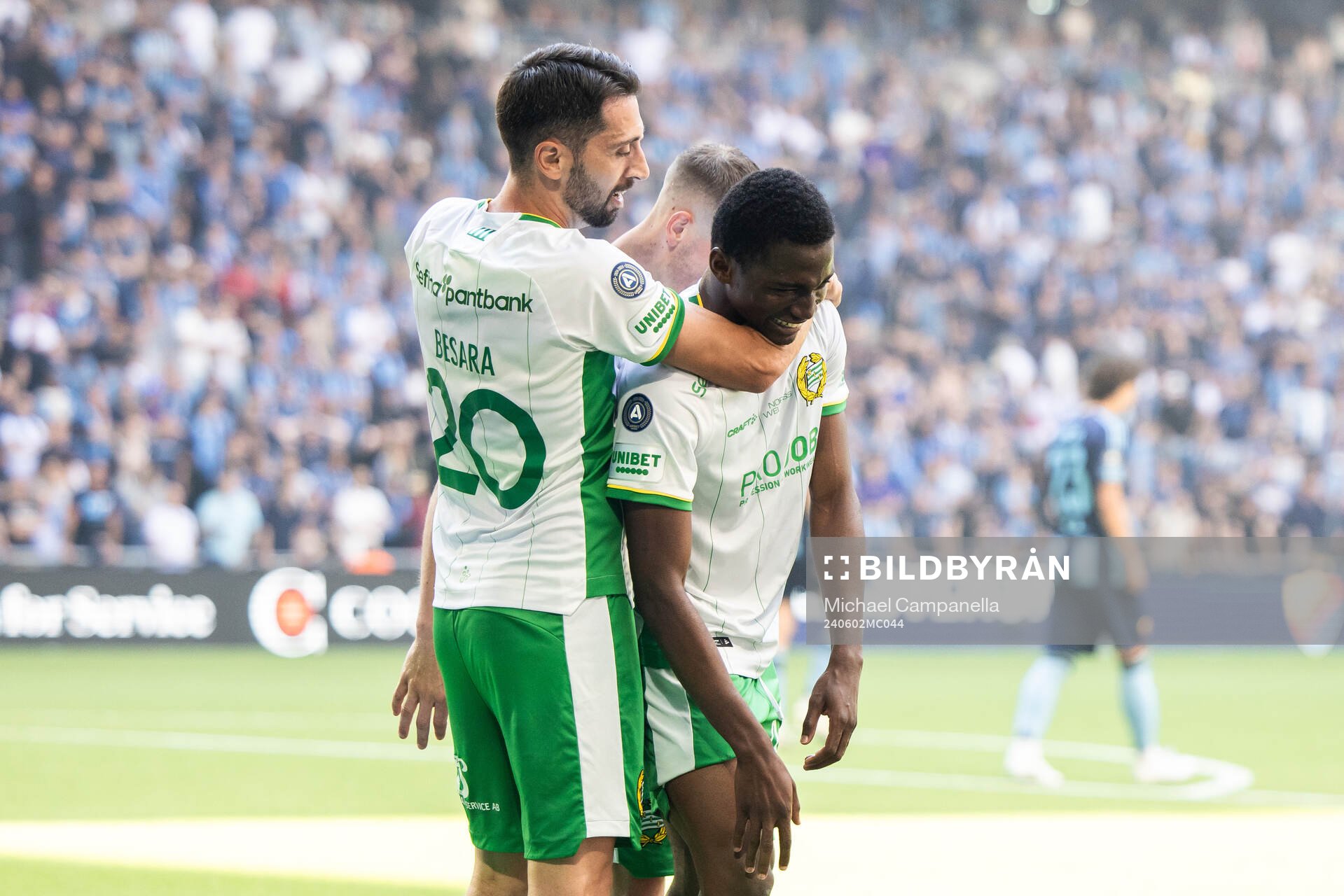 Hammarbys Nahir Besara och Bouzomana Toure jublar