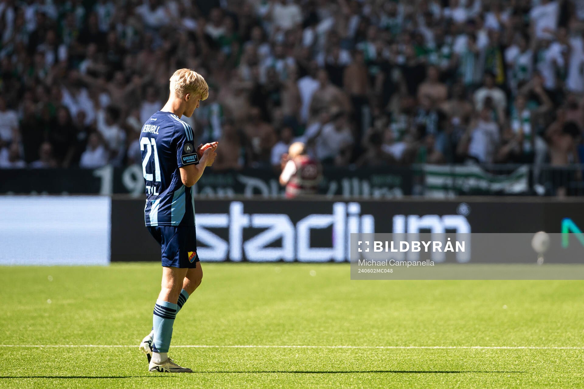 Djurgårdens Lucas Bergvall byts ut och deppar