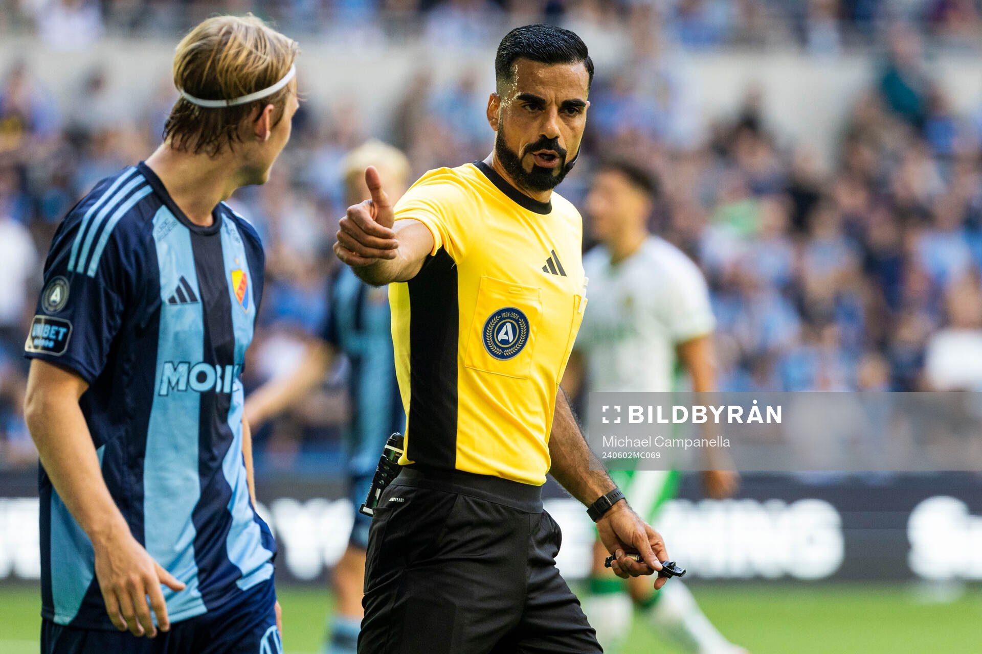 Domare Mohammed Al-Hakim och Djurgårdens Tobias Gulliksen