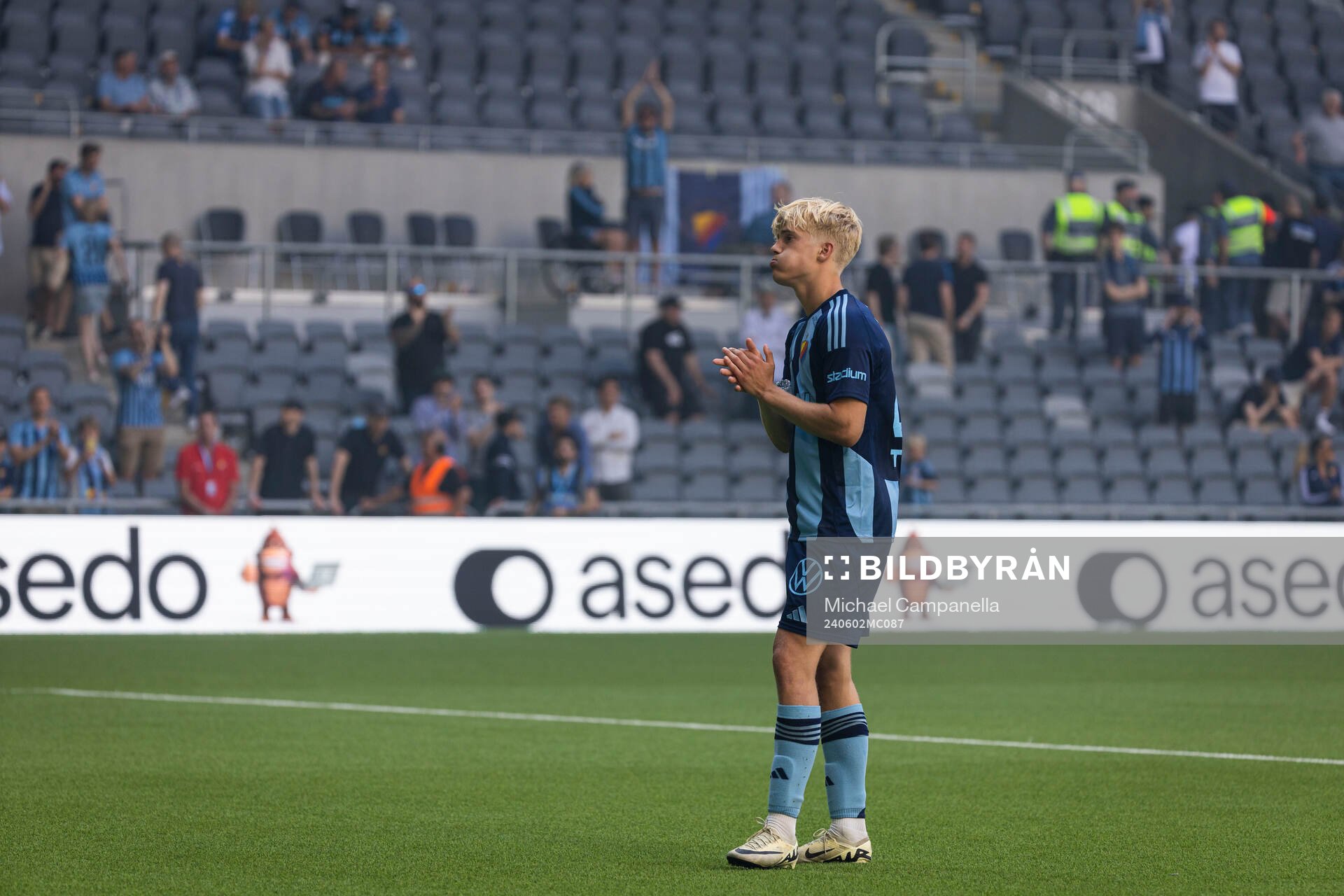 Djurgårdens Lucas Bergvall tackar publiken