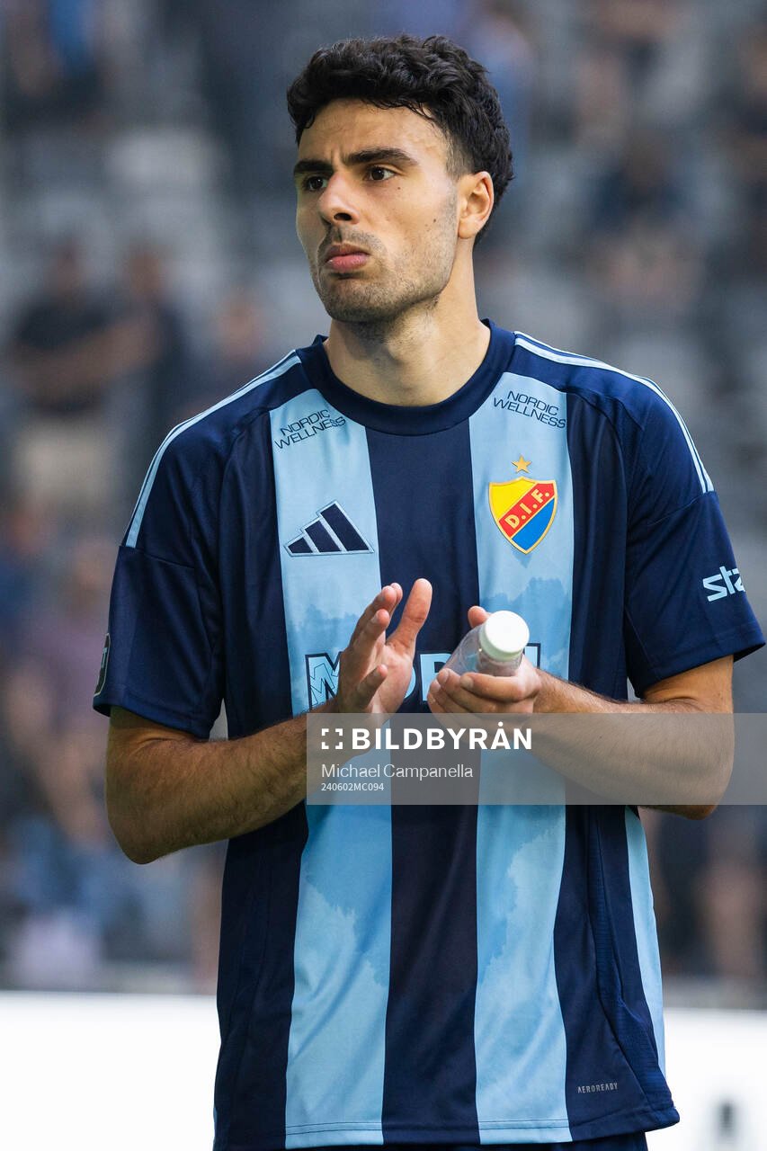 Djurgårdens Deniz Hummet tackar publiken