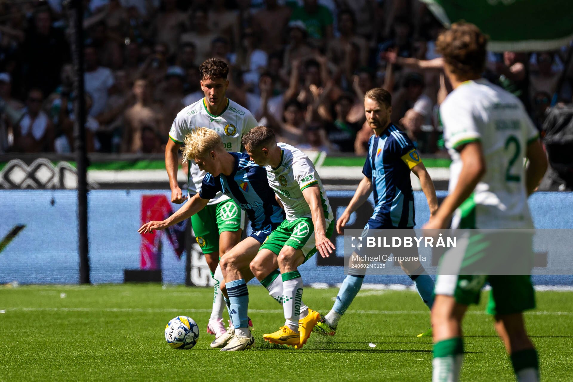 Djurgårdens Theo Bergvall och Hammarbys Viktor Dukanovic