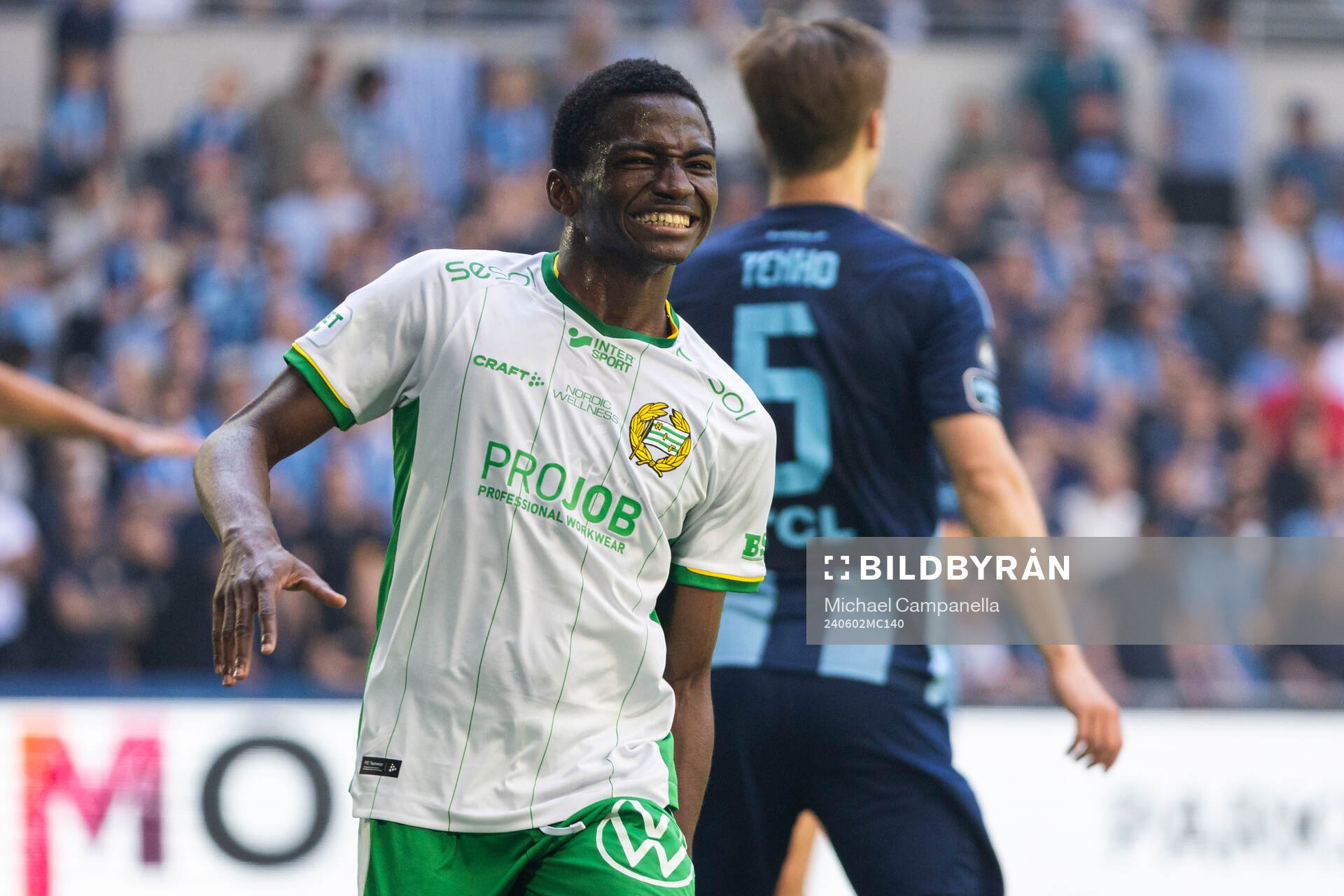 Hammarbys Bouzomana Toure som får kramp