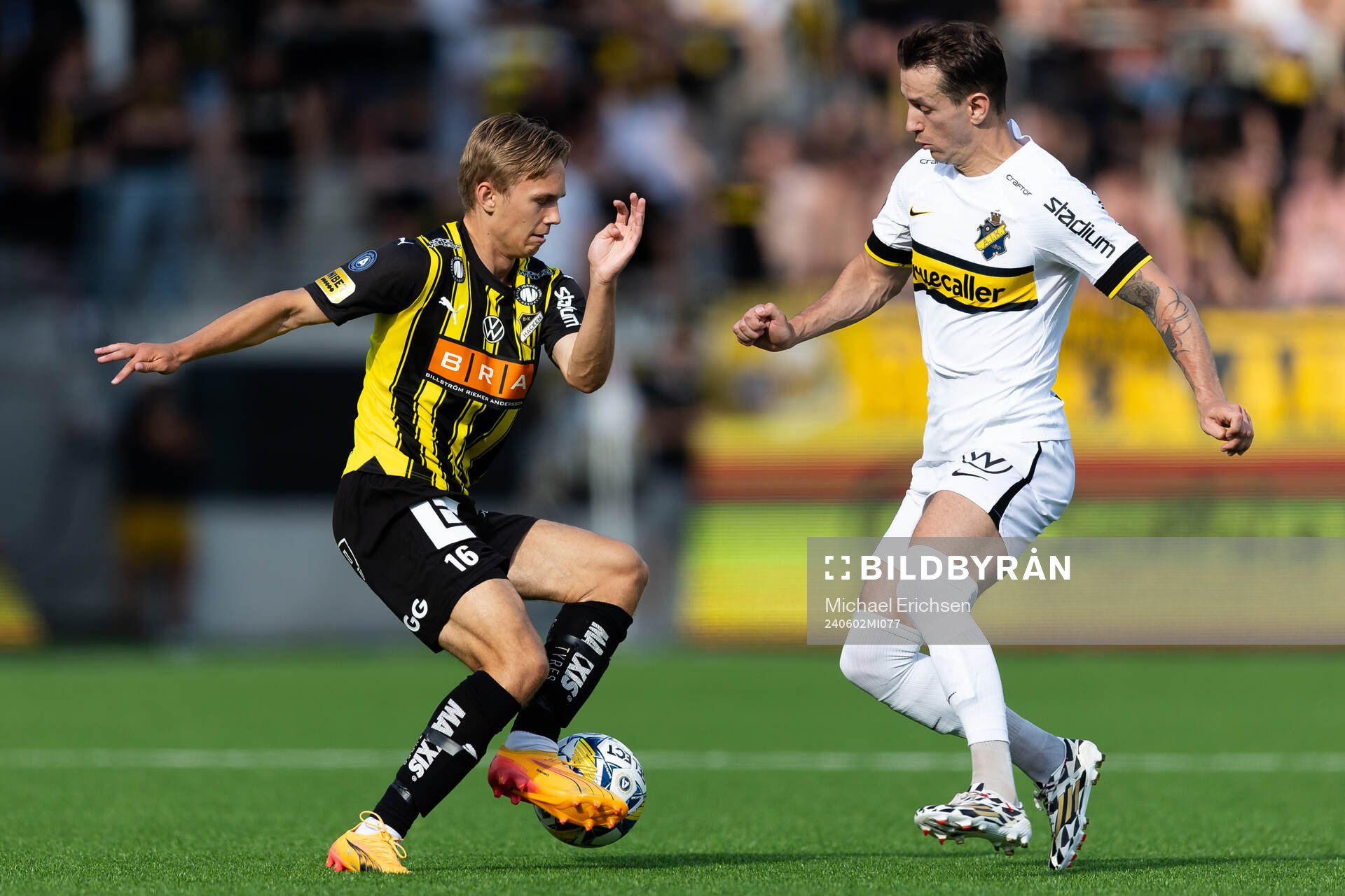 Häckens Pontus Dahbo och AIKs Bersant Celina