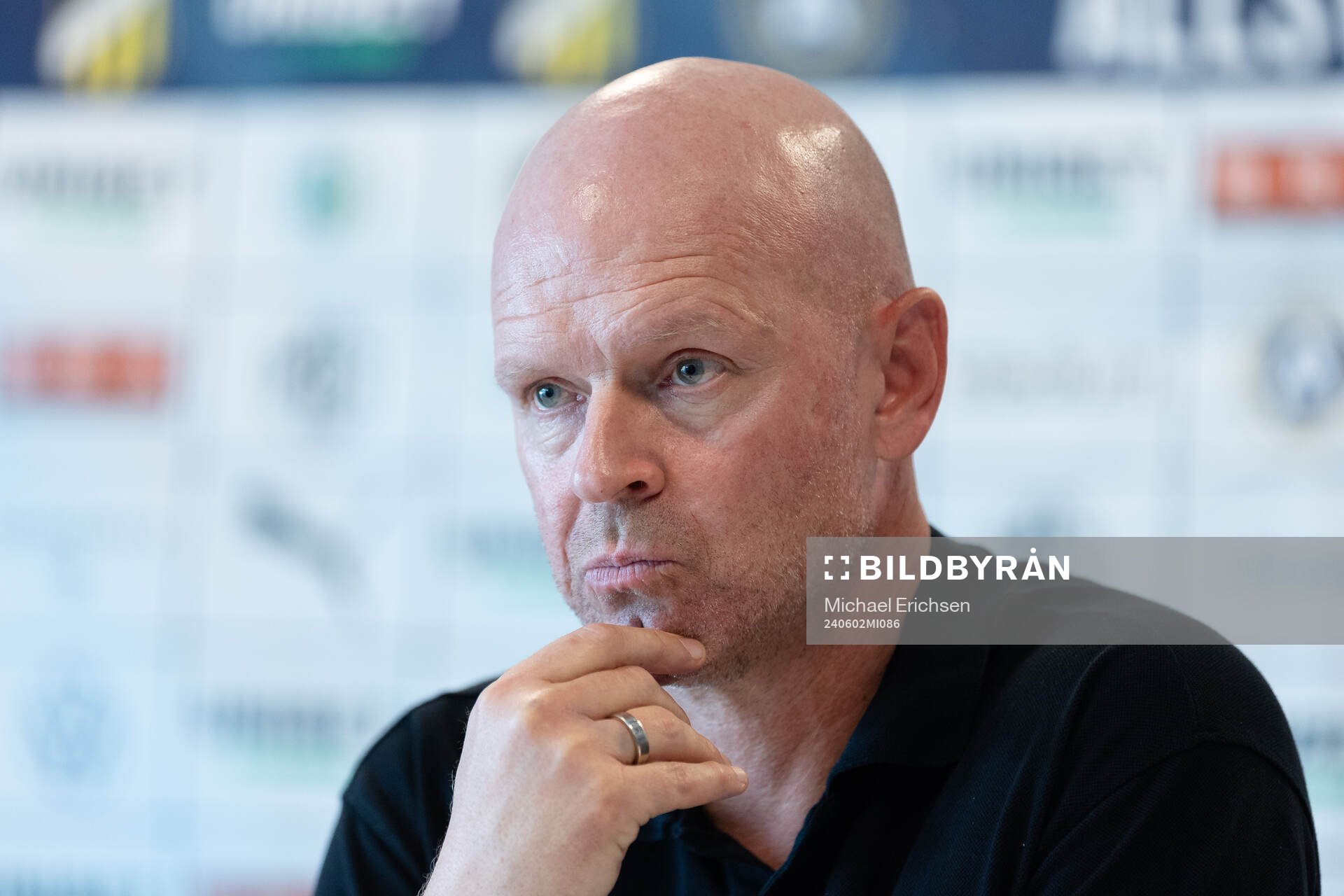 AIKs tränare Henning Berg på presskonferensen