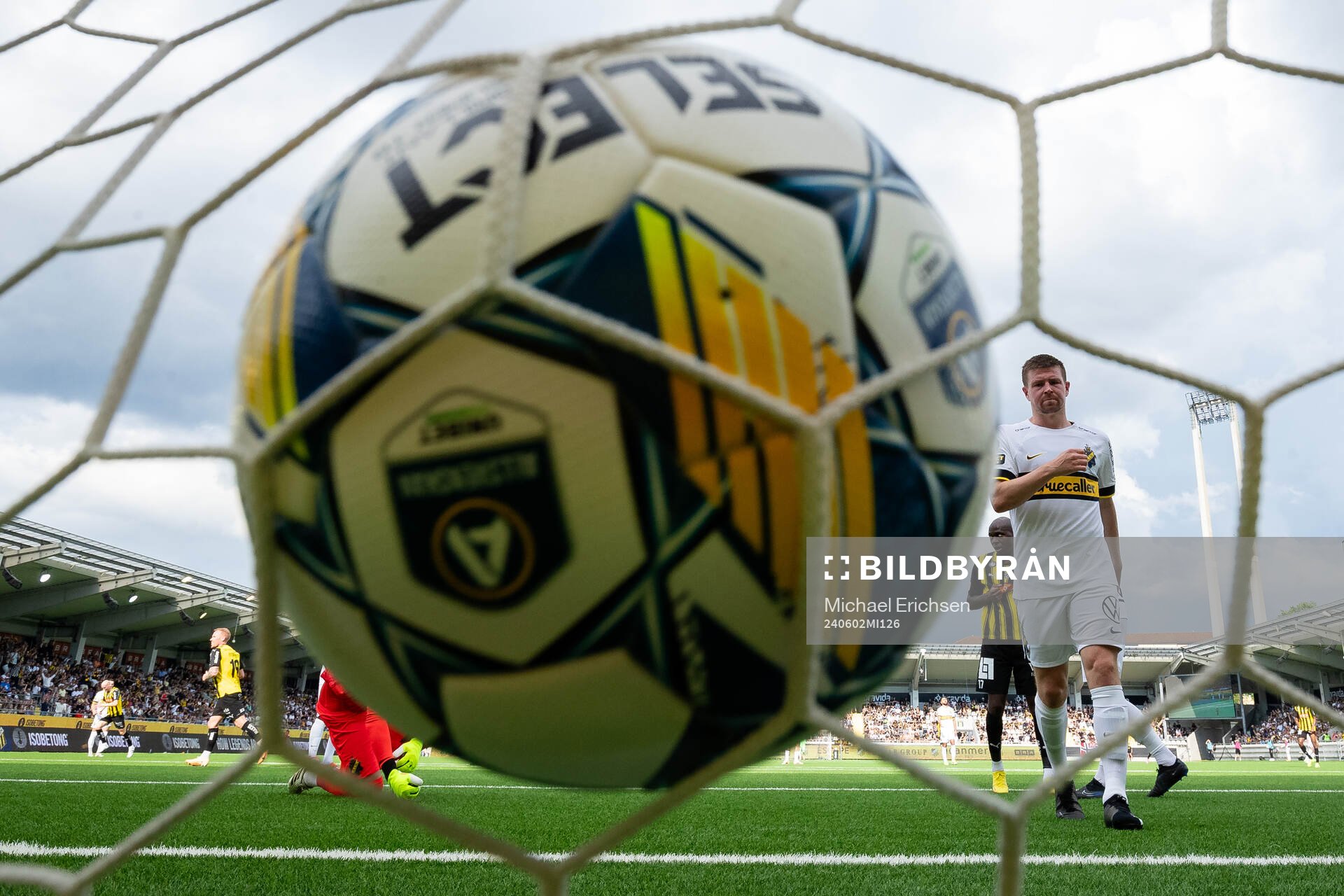 Häckens Amor Layouni skjuter 3-0 i mål bakom AIKs