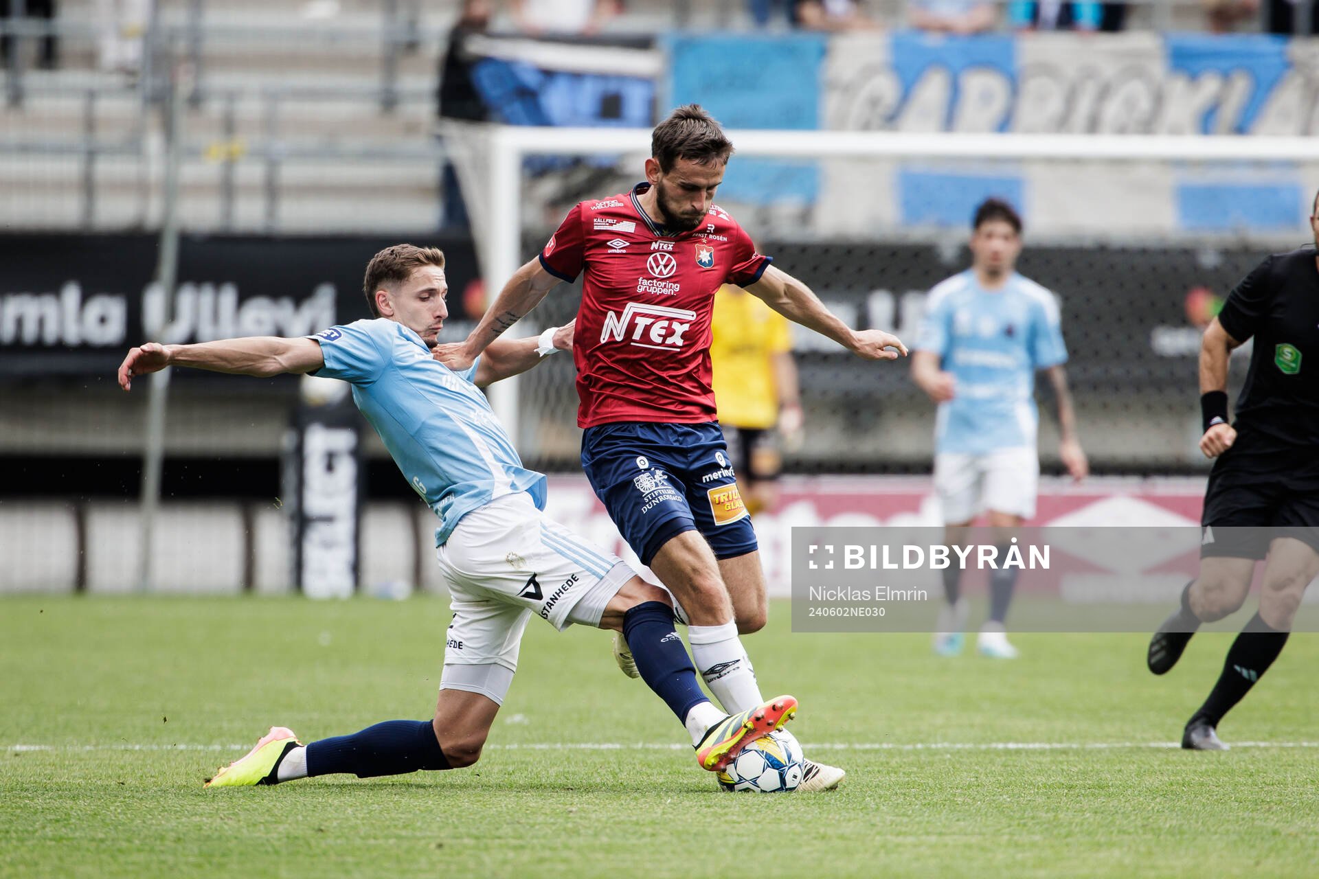 Gefles Lukas Browning Lagerfeldt och Örgrytes Erion Sadiku under fotbollsmatchen i Superettan mellan Örgryte och Gefle den 2 juni 2024 i Göteborg.