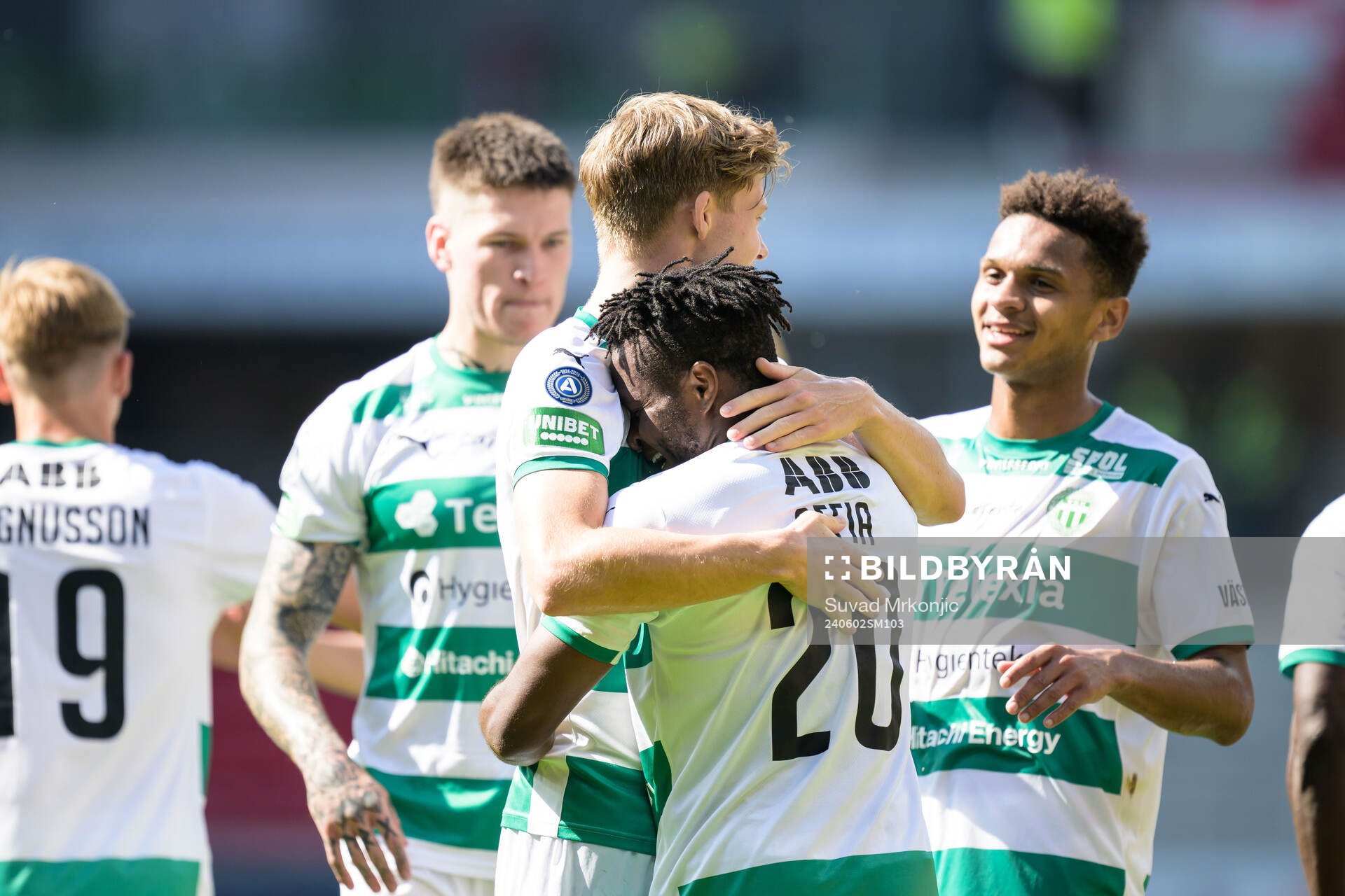 Västerås Henry Offia jublar