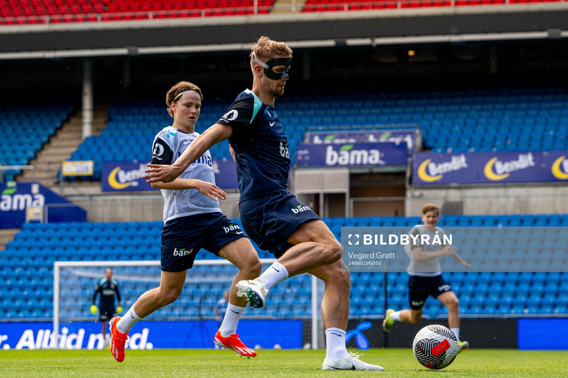 Andreas Schjelderup and Kristoffer Ajer of the Norwegian