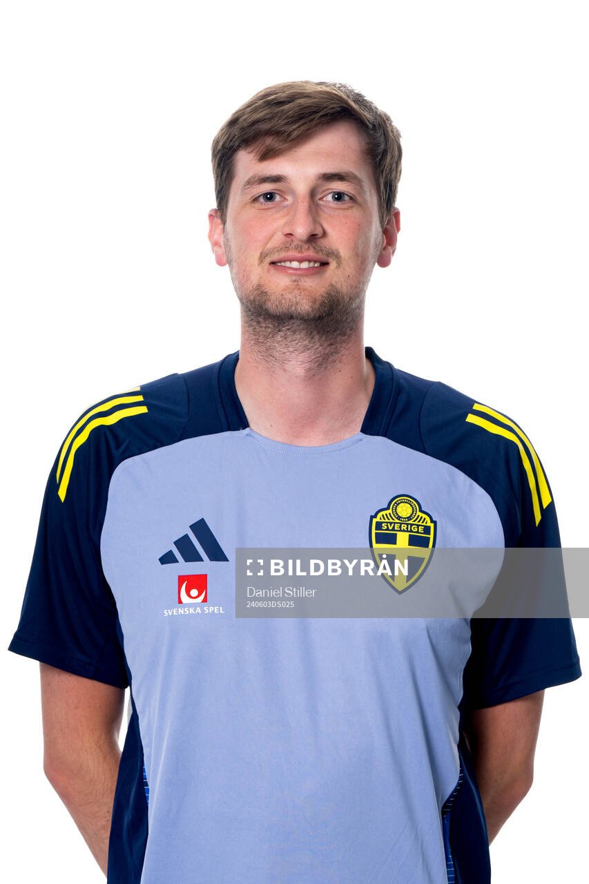 Liam Holt, analyst of the Swedish national football team,