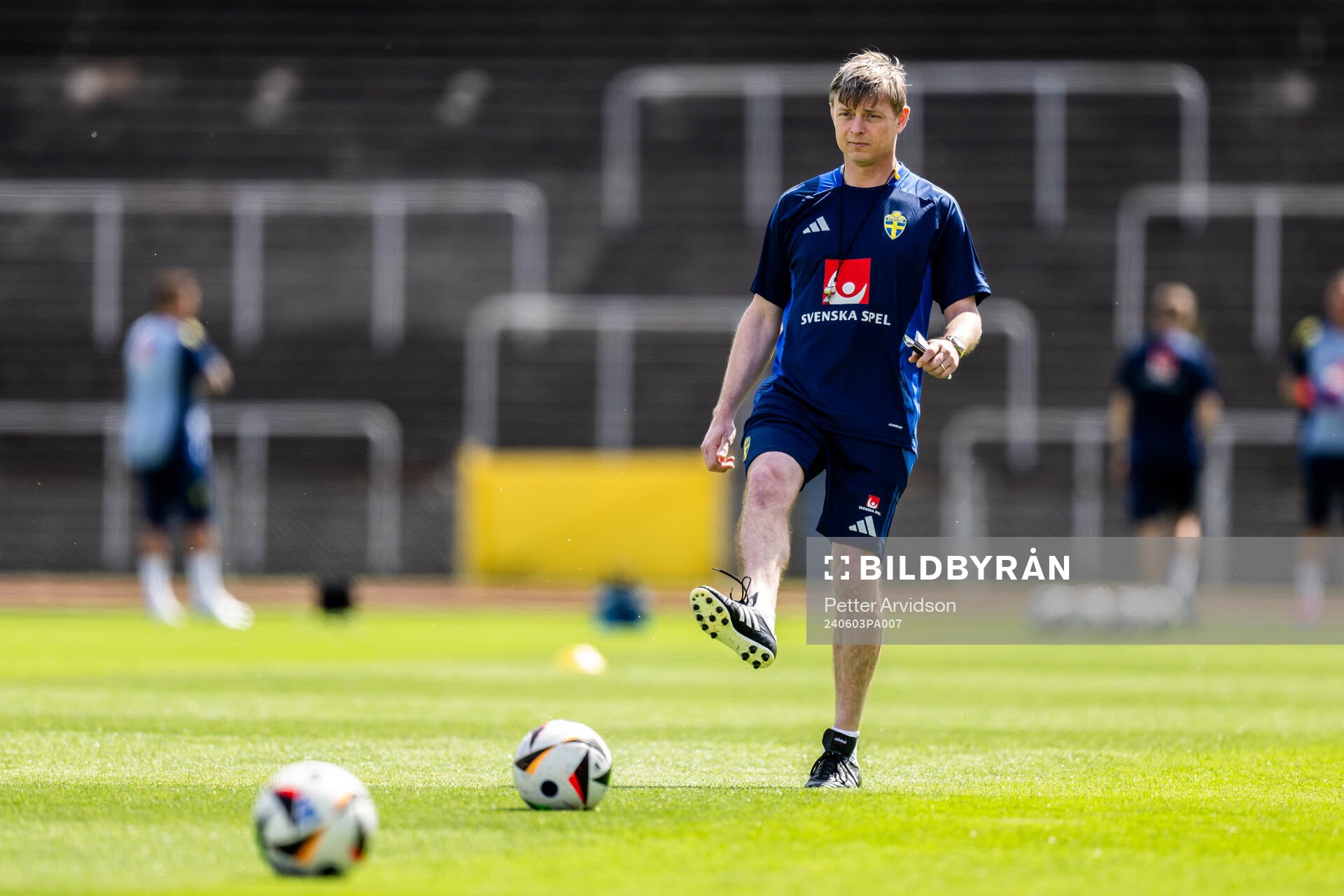 Head coach Jon Dahl Tomasson of the Swedish men's national