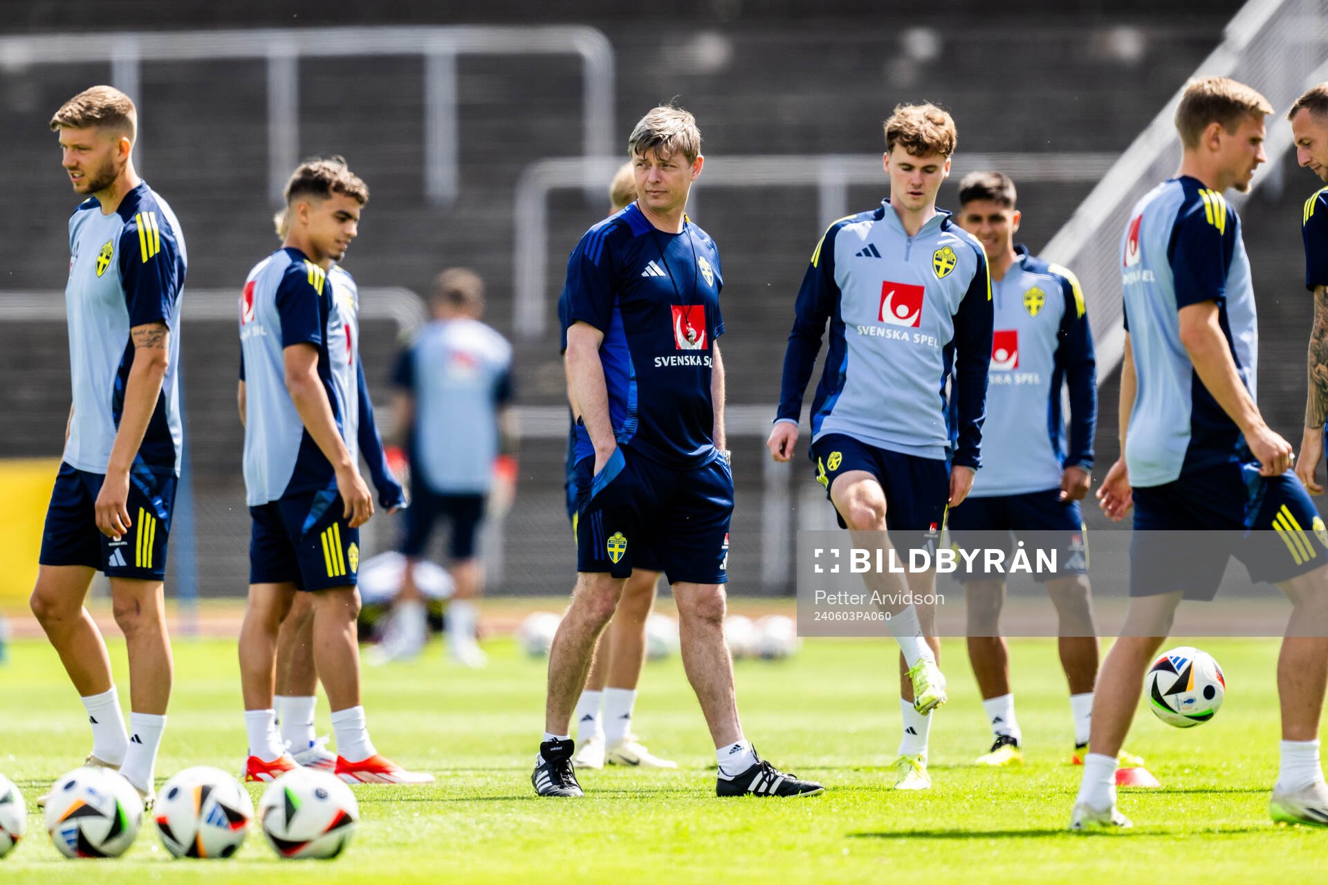 Anton Salétros, Yasin Ayari, head coach Jon Dahl Tomasson