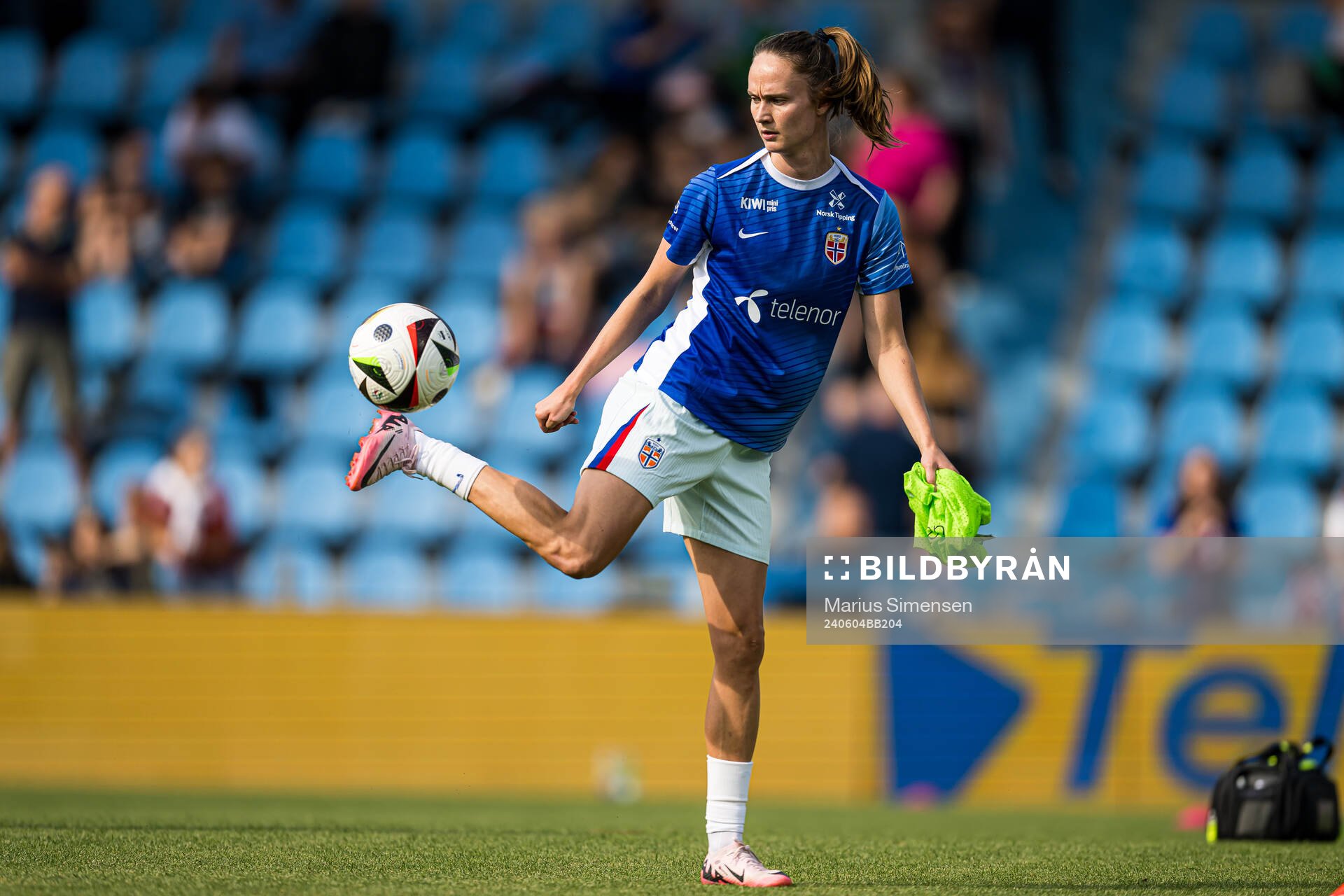 Caroline Graham Hansen of Norway warms up