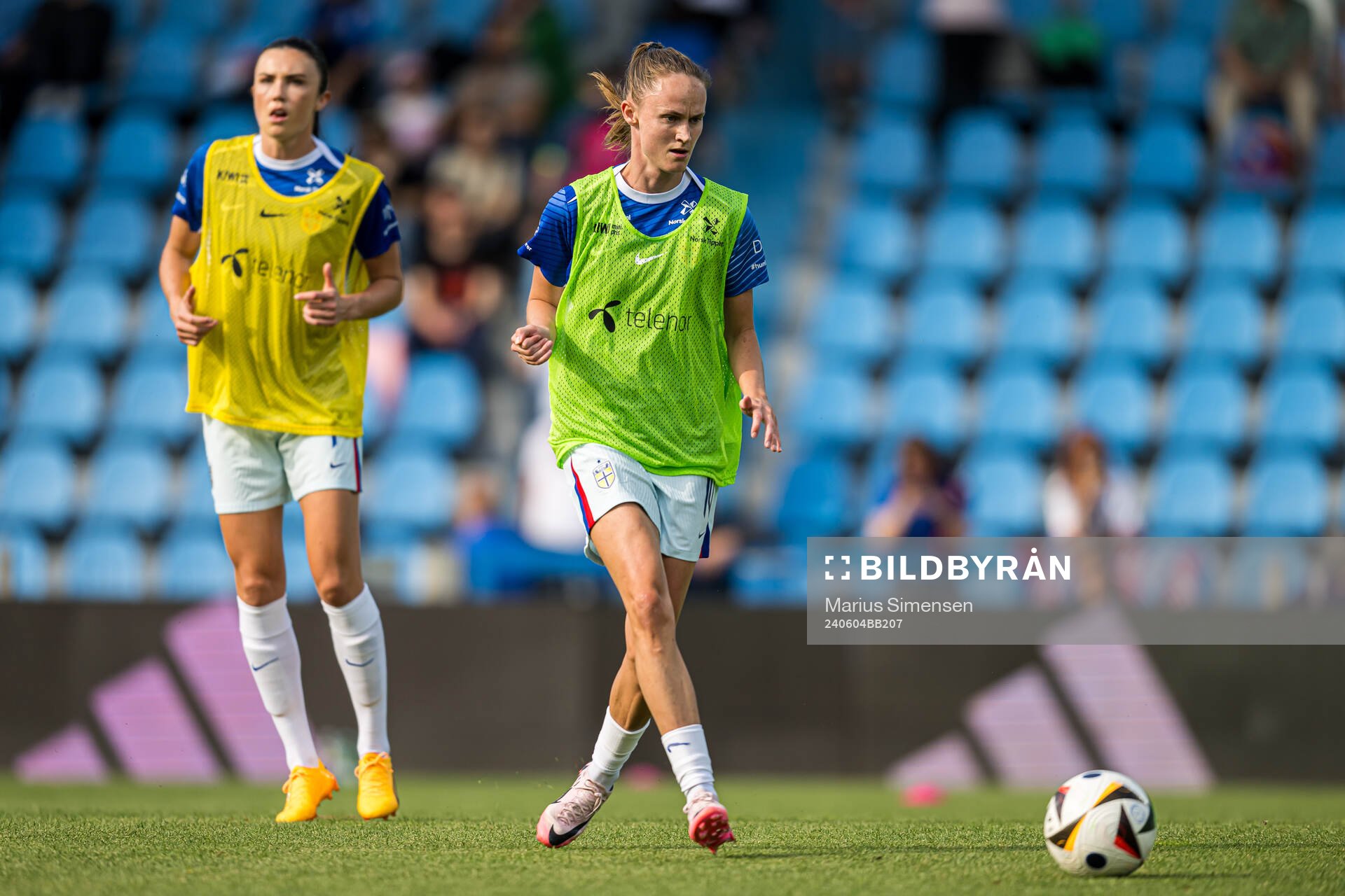 Caroline Graham Hansen of Norway warms up