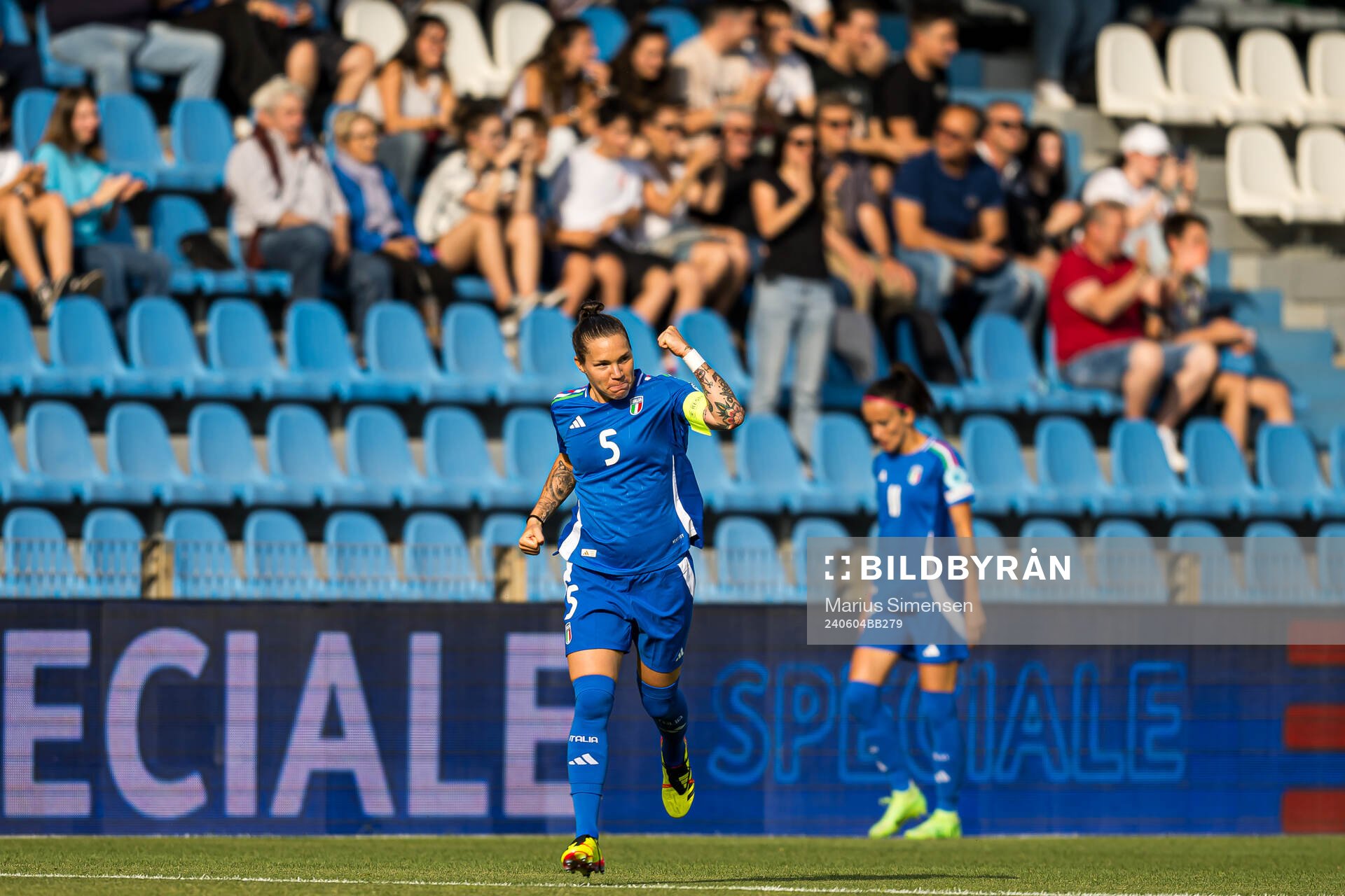 Elena Linari of Italy celebrates