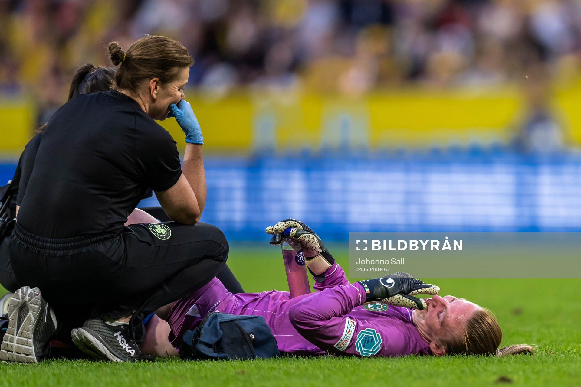 Goalkeeper Courtney Brosnan of Republic of Ireland in pain