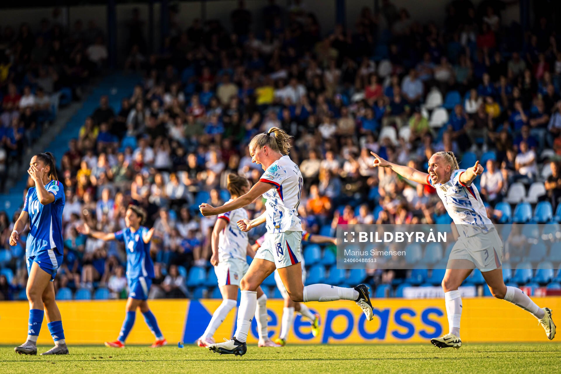 Frida Maanum of Norway celebrates