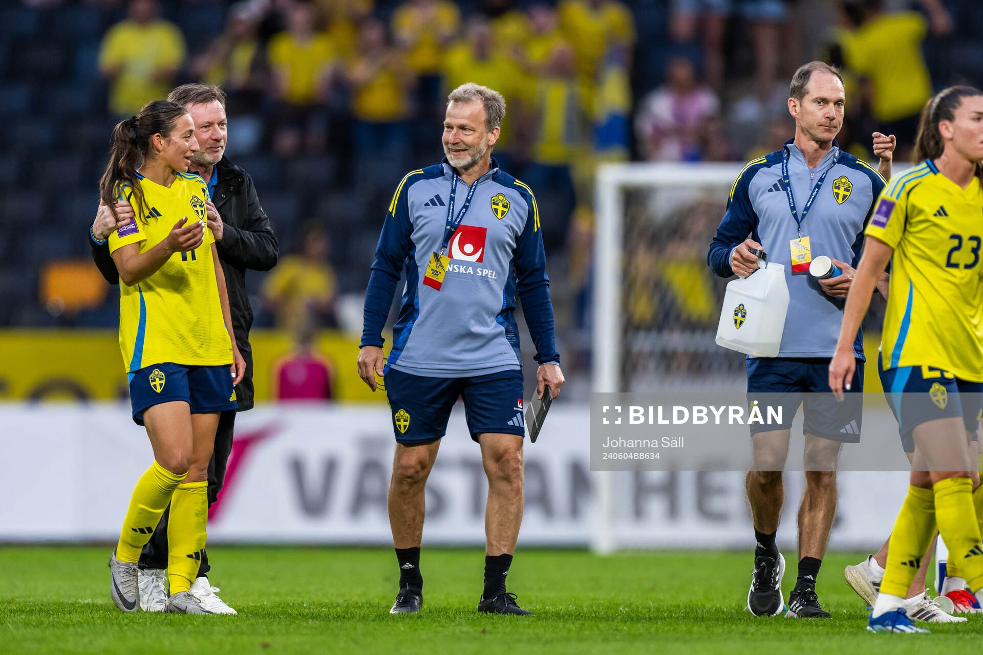 Rosa Kafaji and head coach Peter Gerhardsson of Sweden