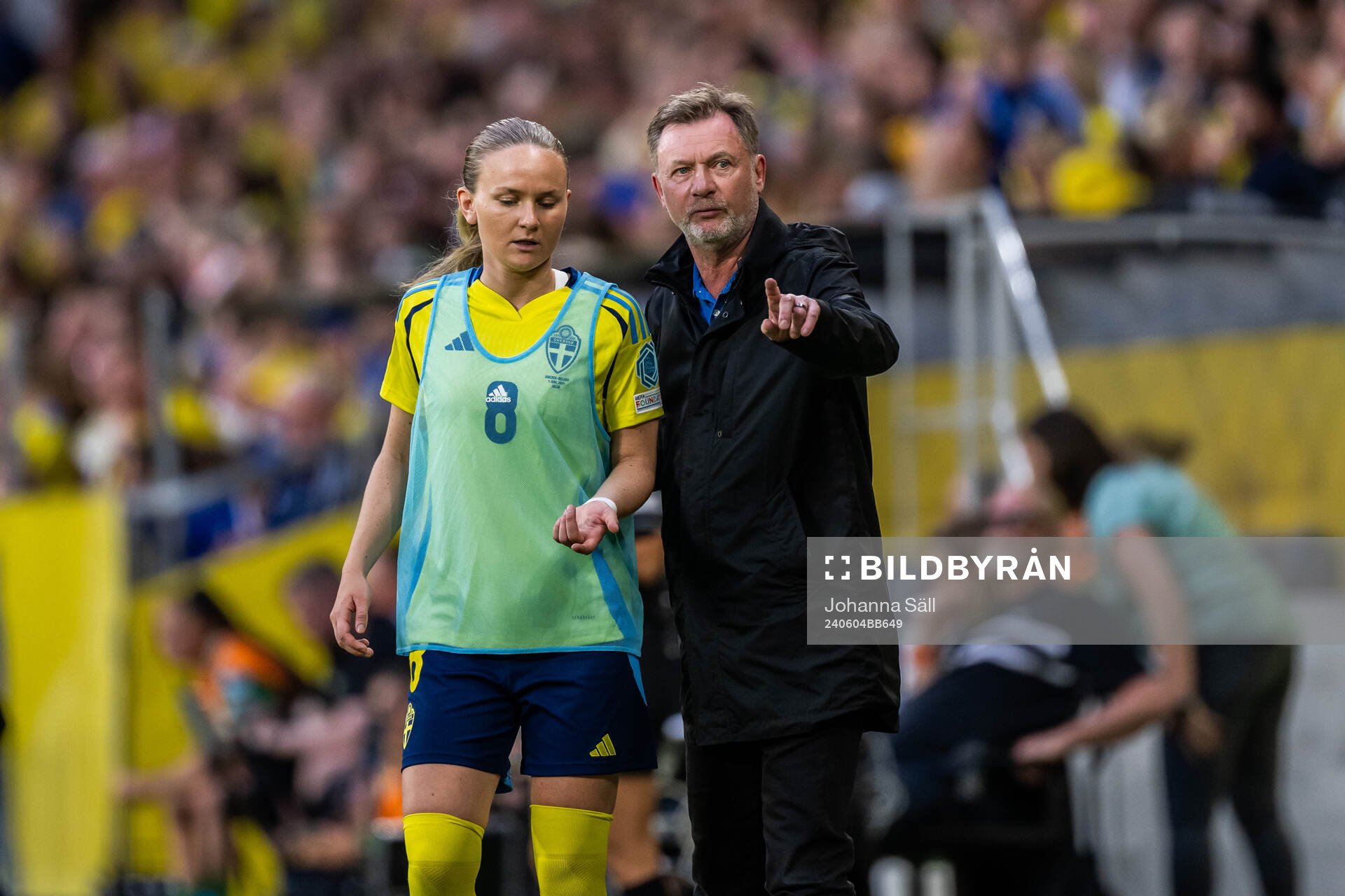 Matilda Vinberg and head coach Peter Gerhardsson of Sweden