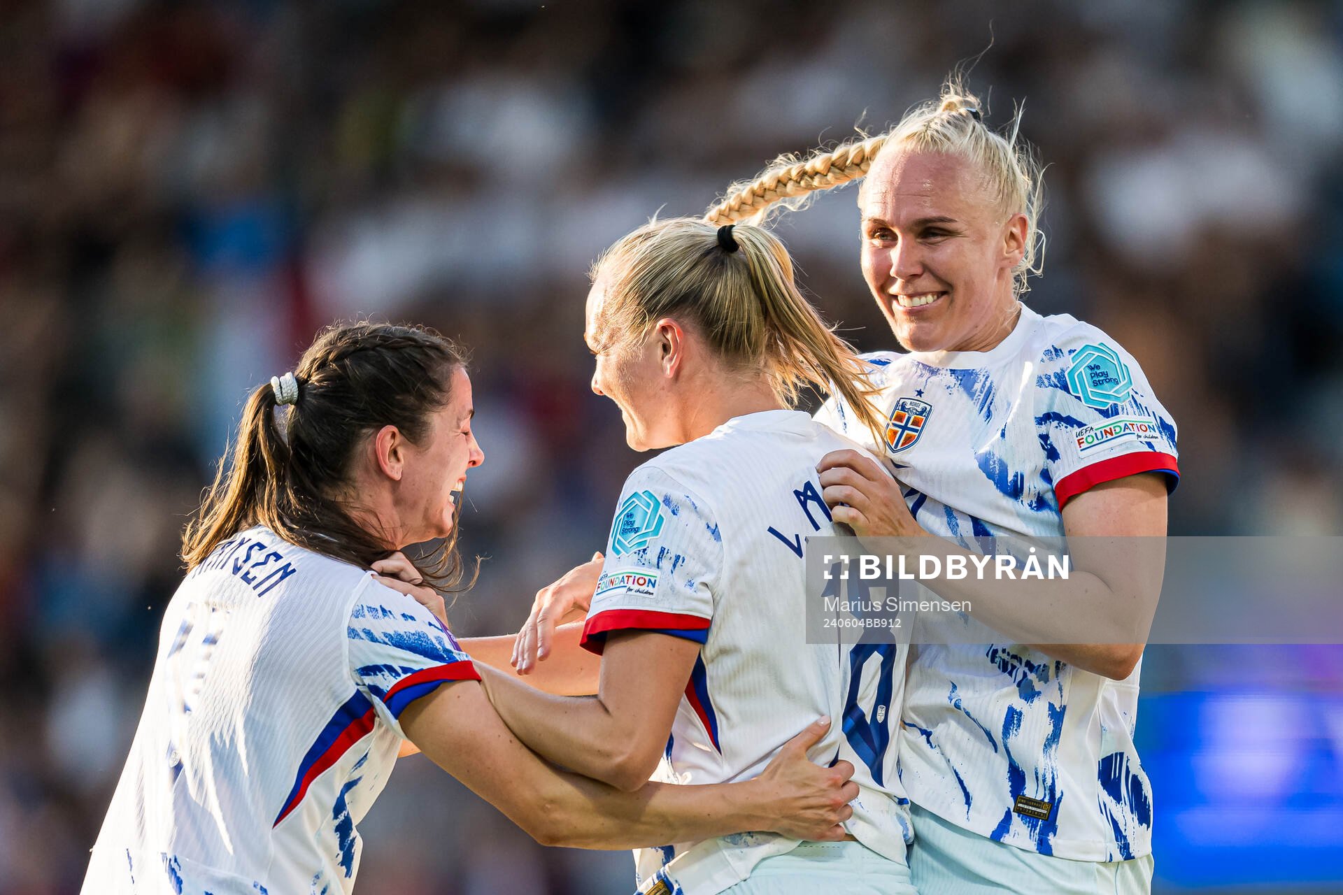 Frida Maanum of Norway celebrates