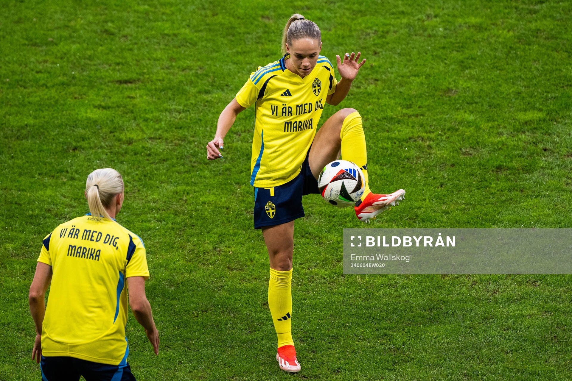 Jonna Andersson and Hanna Lundkvist of Sweden with a warm