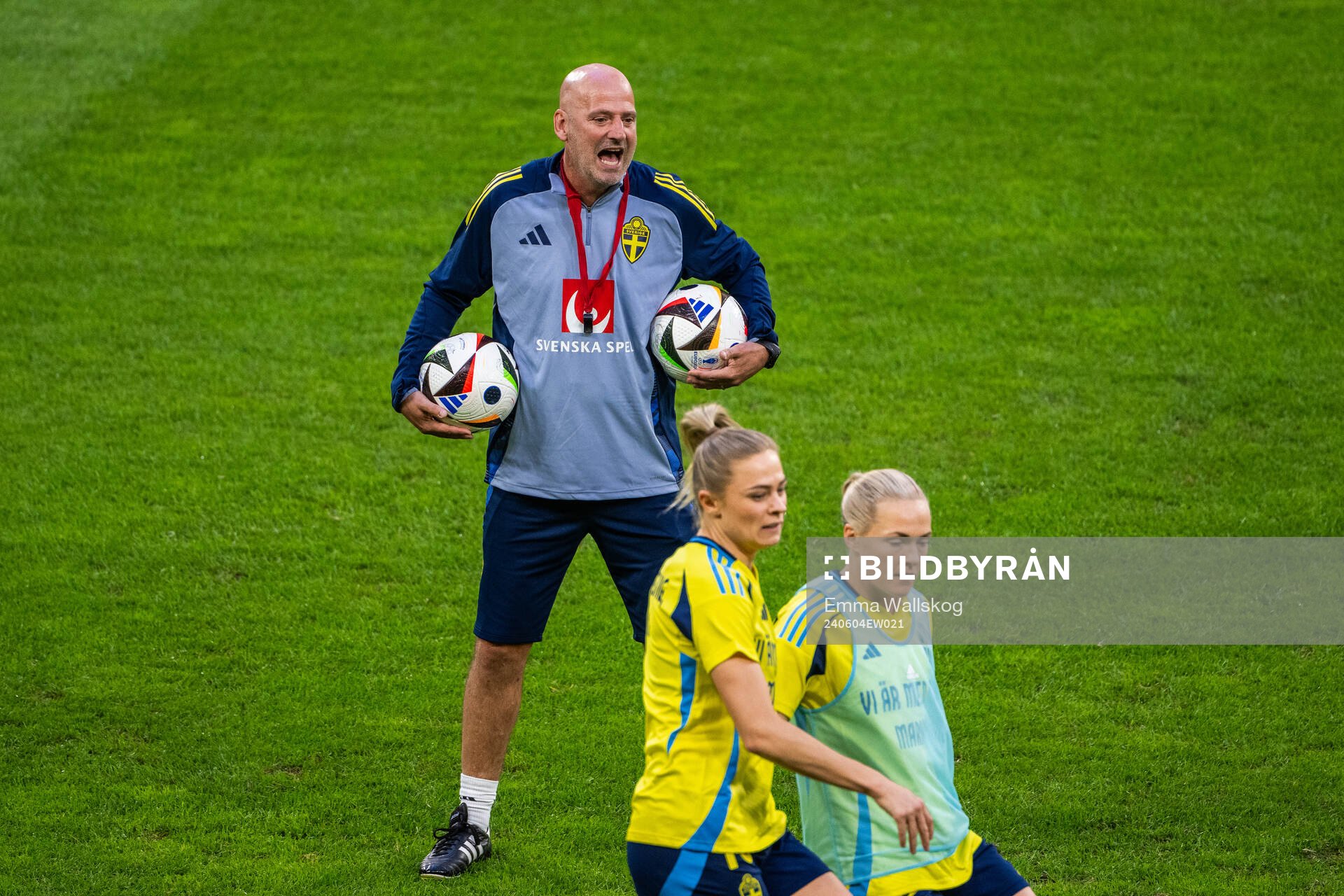 Assistant coach Magnus Wikman of Sweden