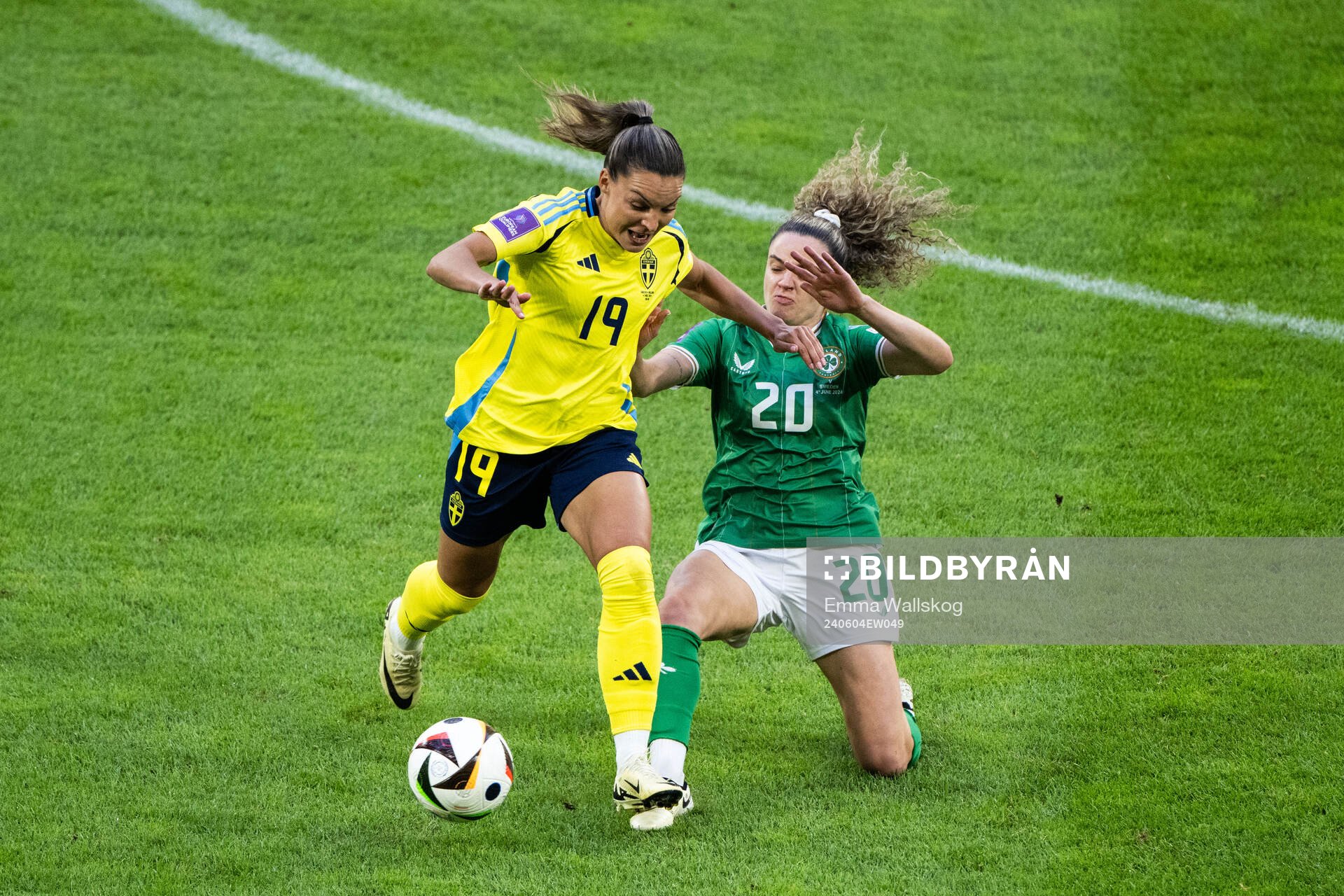 Johanna Rytting Kaneryd of Sweden and Leanne Kiernan of