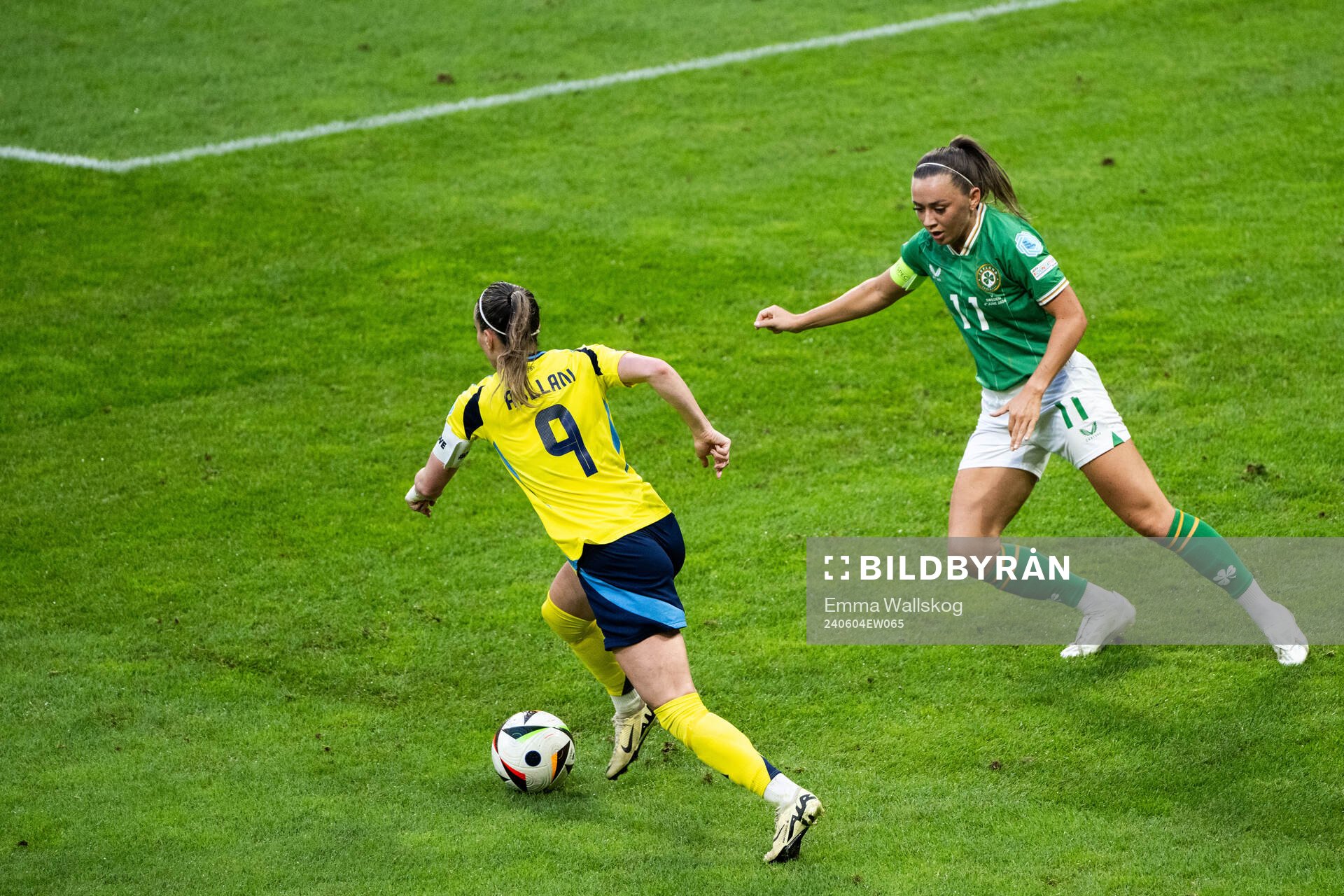 Kosovare Asllani of Sweden and Katie McCabe of Republic of