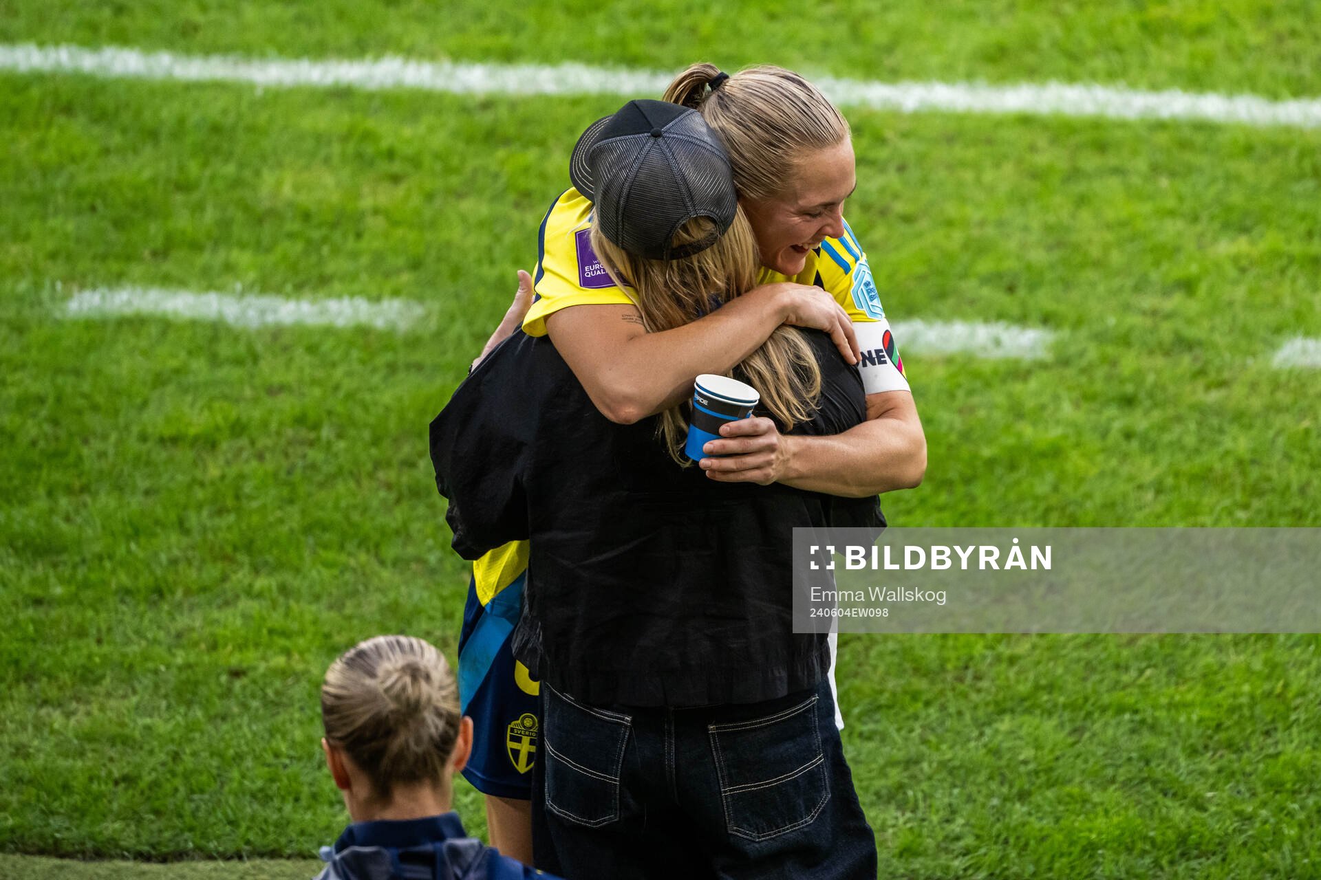 Magdalena Eriksson celebrates with team manager Marika