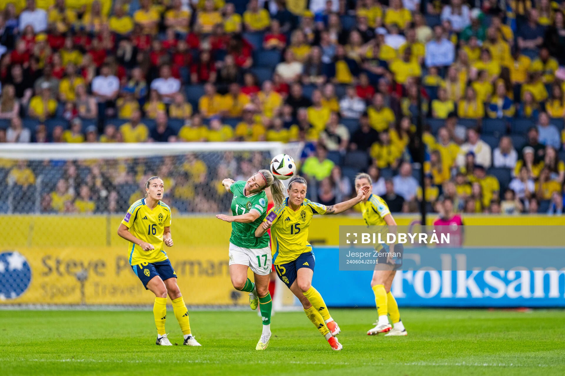 Lily Agg of Republic of Ireland and Julia Zigotti Olme of