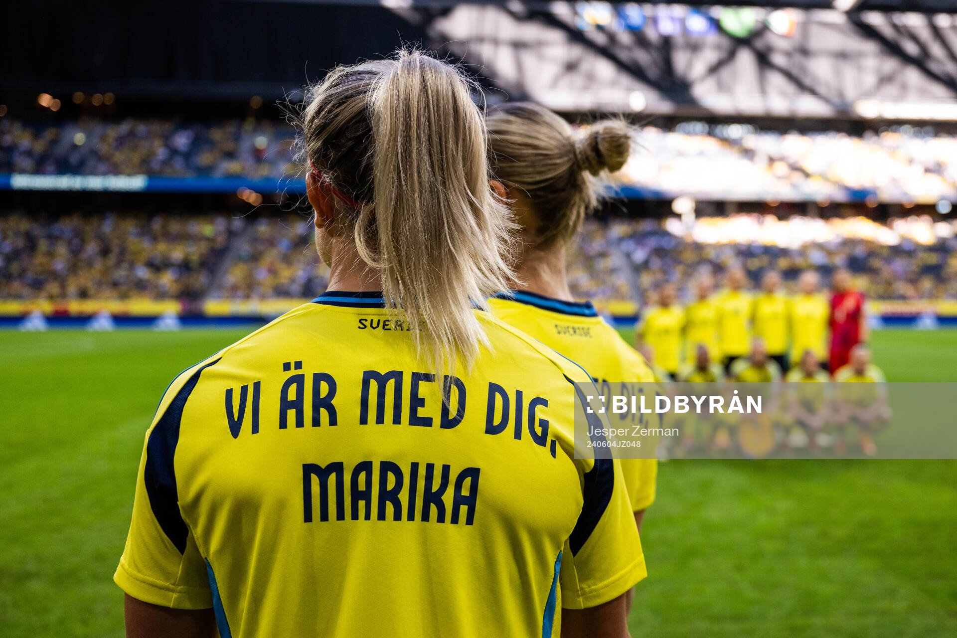 A player of Sweden, with a shirt dedicated to team manager