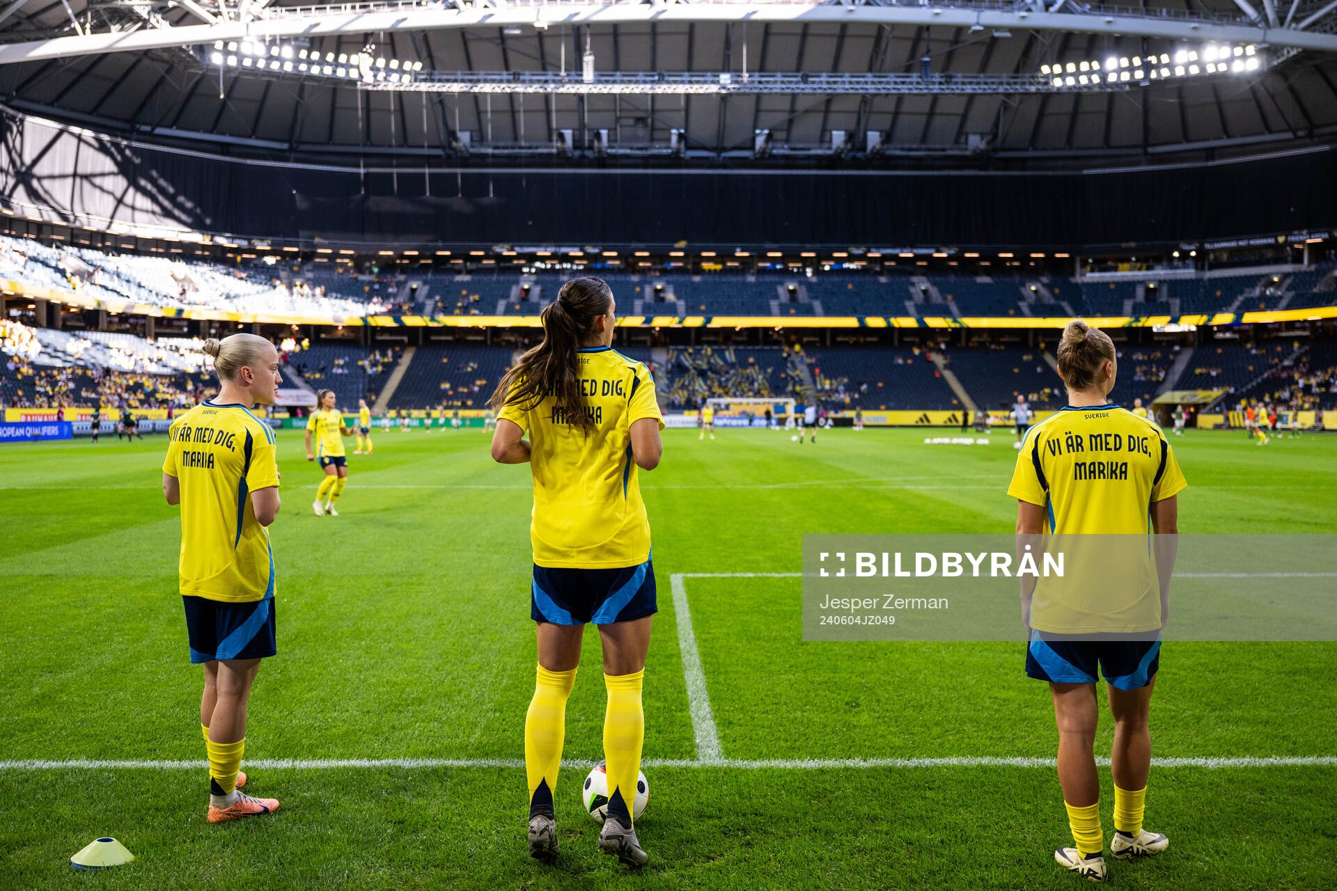 Rosa Kafaji of Sweden, with a shirt dedicated to team
