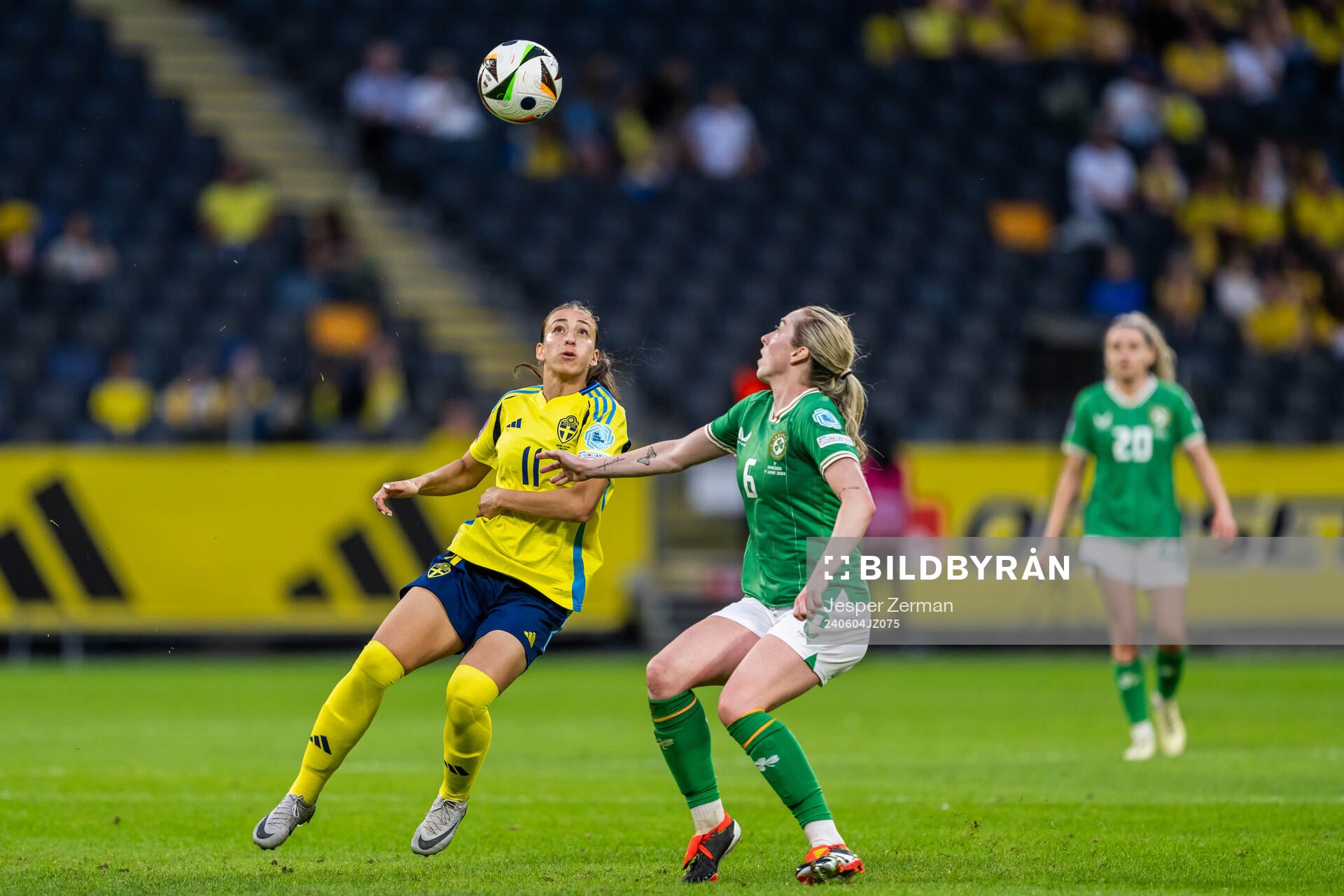 Rosa Kafaji of Sweden and Megan Connolly of Republic of