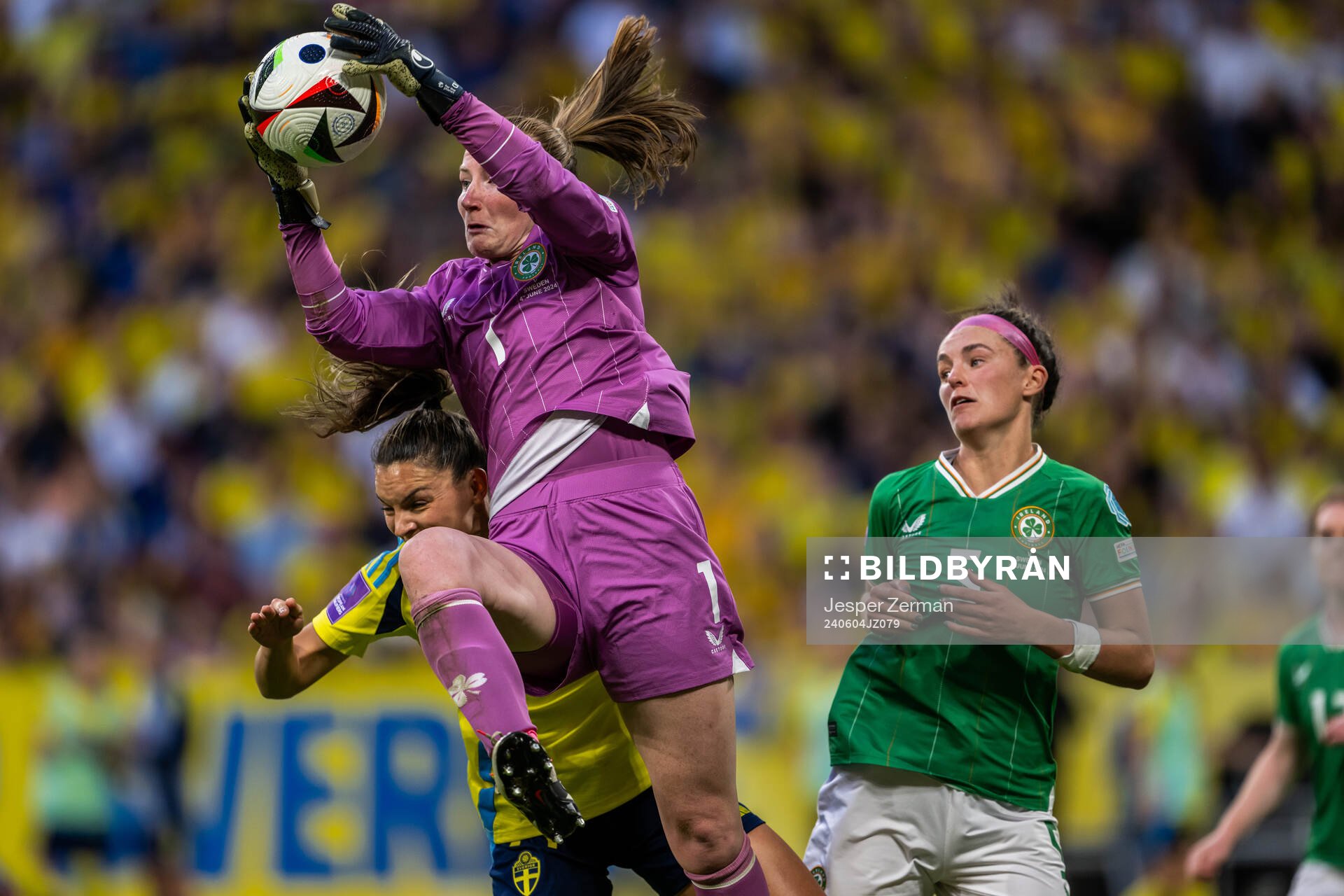 Johanna Rytting Kaneryd of Sweden and goalkeeper Courtney Brosnan of Republic of Ireland during the UEFA Women's Euro Qualifying football match between Sweden and Ireland on June 4, 2024 in Stockholm.