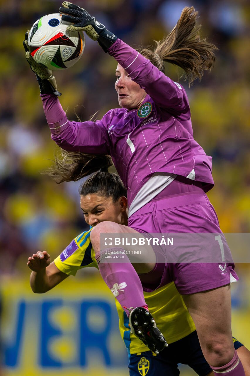 Johanna Rytting Kaneryd of Sweden and goalkeeper Courtney Brosnan of Republic of Ireland during the UEFA Women's Euro Qualifying football match between Sweden and Ireland on June 4, 2024 in Stockholm.