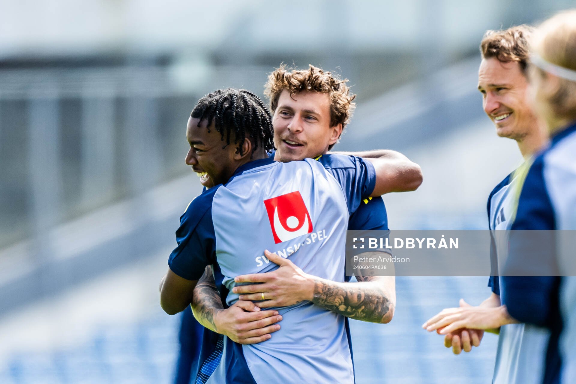 Victor Nilsson Lindelöf and Anthony Elanga of the Swedish