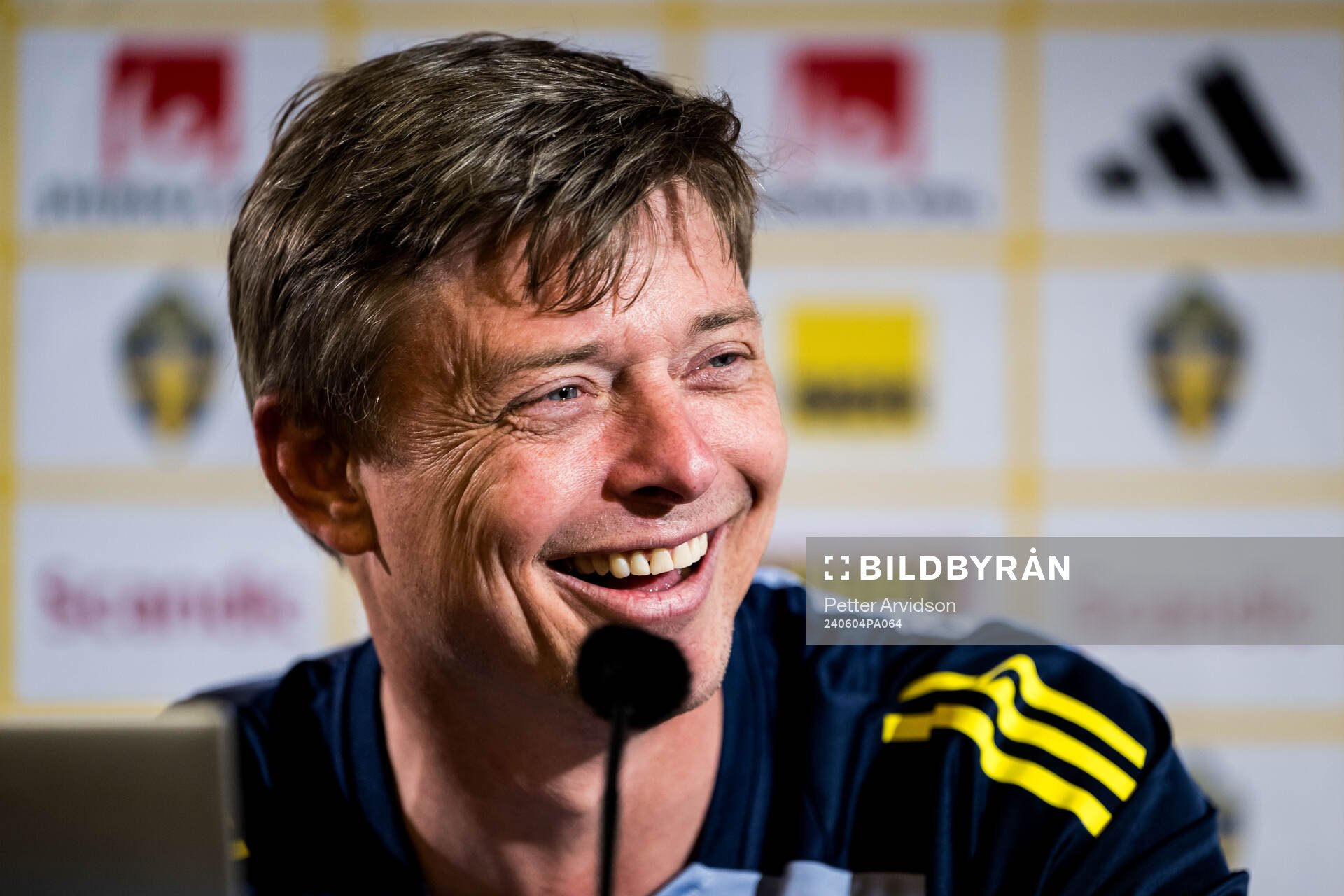 Head coach Jon Dahl Tomasson of the Swedish national
