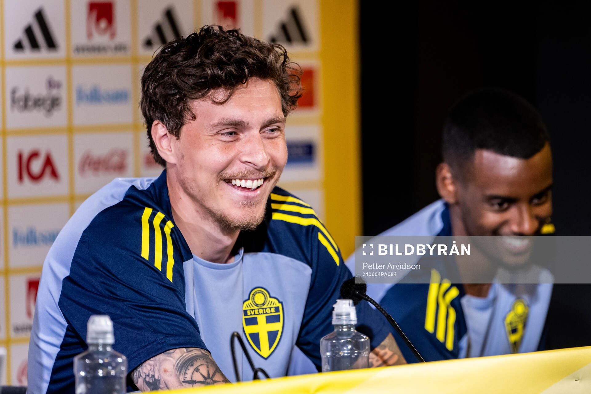 Victor Nilsson Lindelöf and Alexander Isak of the Swedish