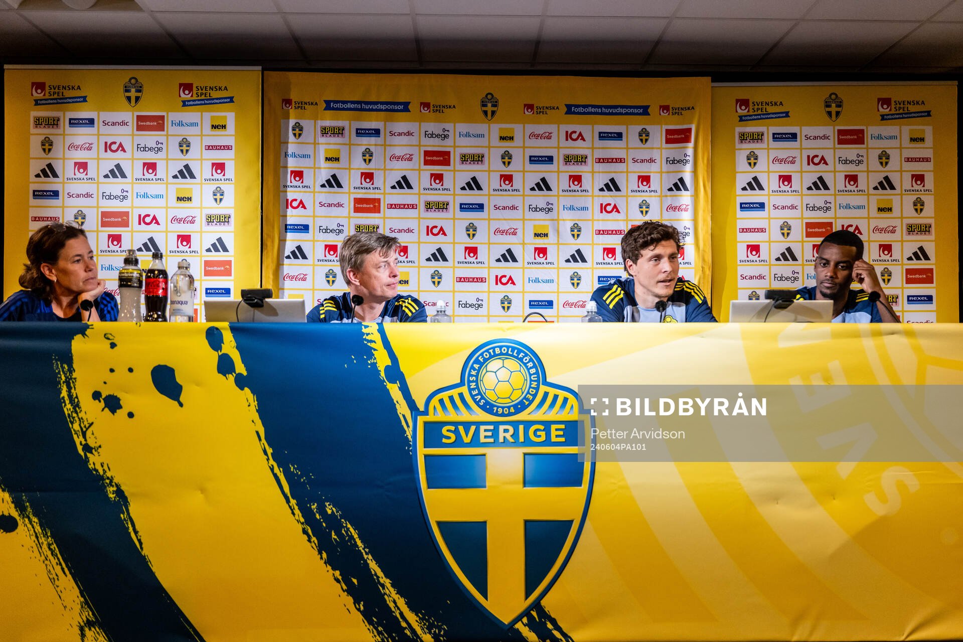 Media officer Petra Thorén, Head coach Jon Dahl Tomasson,