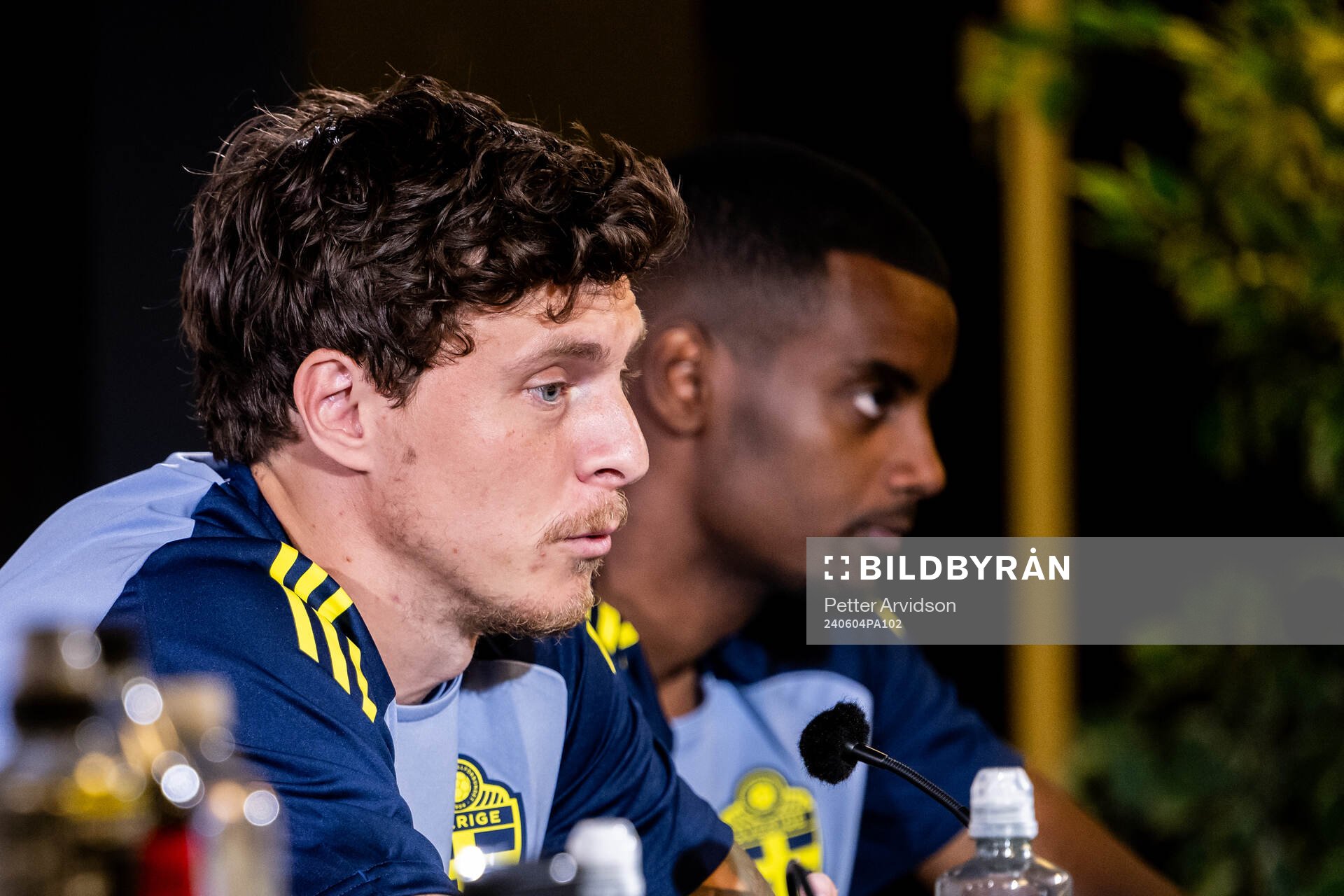 Victor Nilsson Lindelöf and Alexander Isak of the Swedish