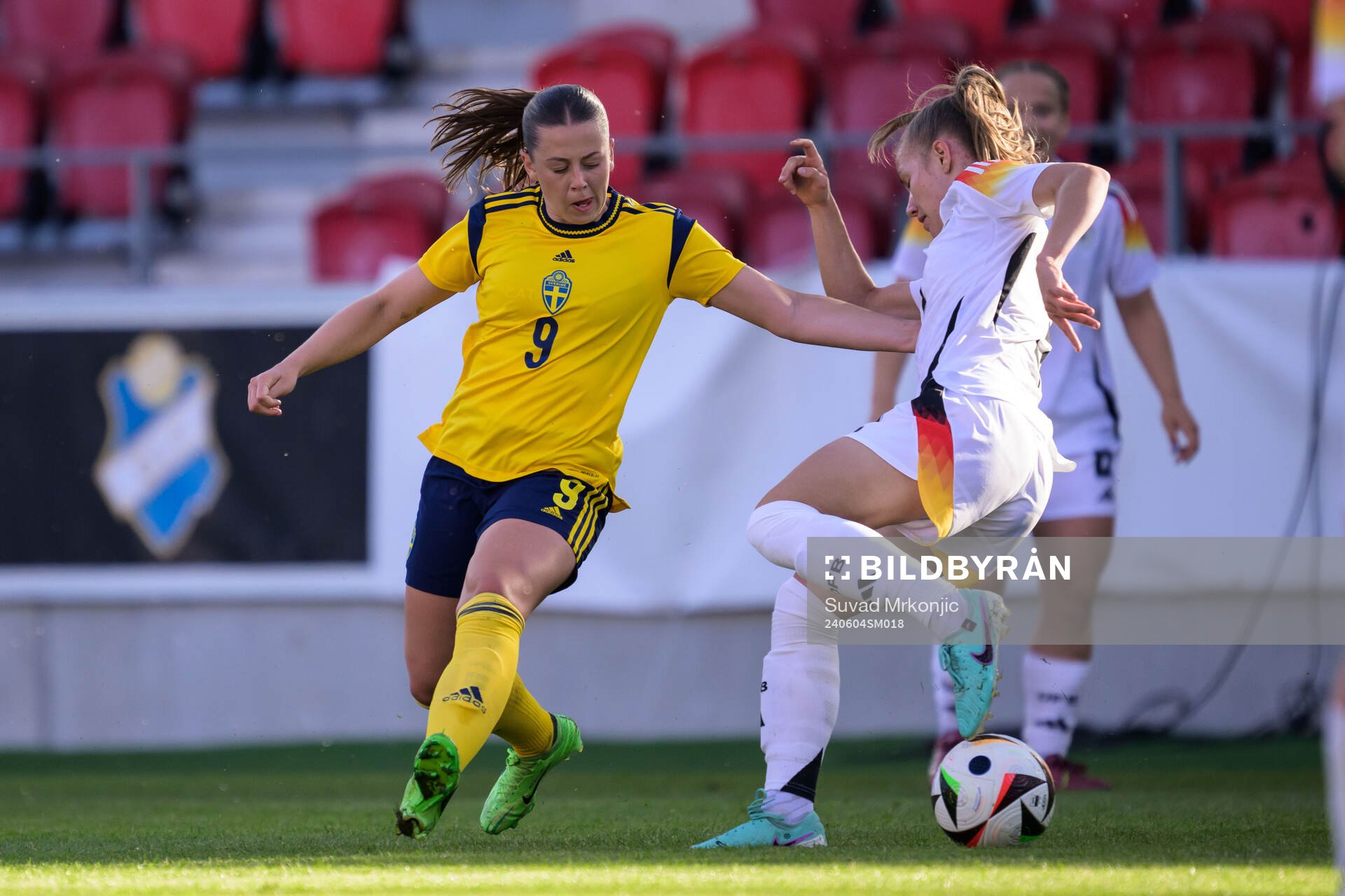Cornelia Kapocs and Sofia Reidy of Sweden