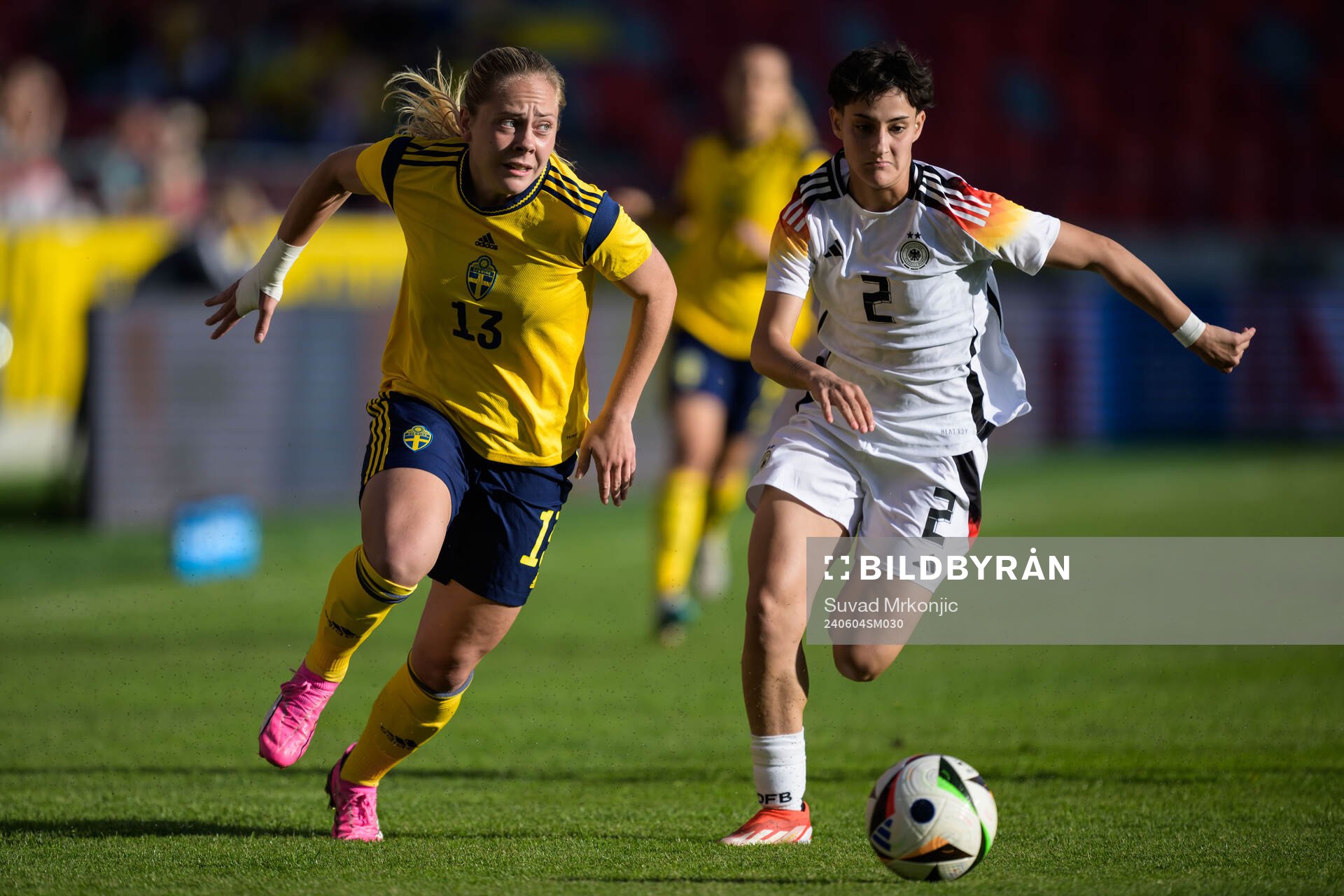 Alice Bergström of Sweden and Dilara Acikgöz of Germany