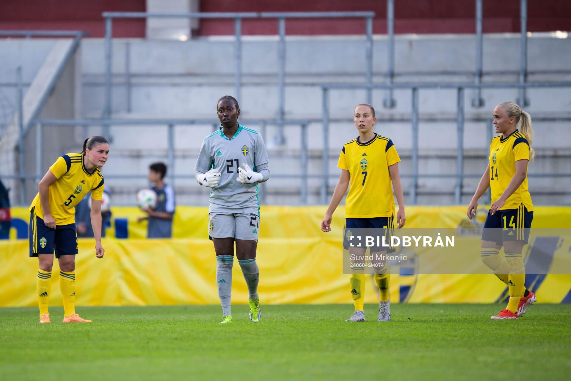 Goalkeeper Angel Mukasa, Sara Eriksson and Alva Selerud of