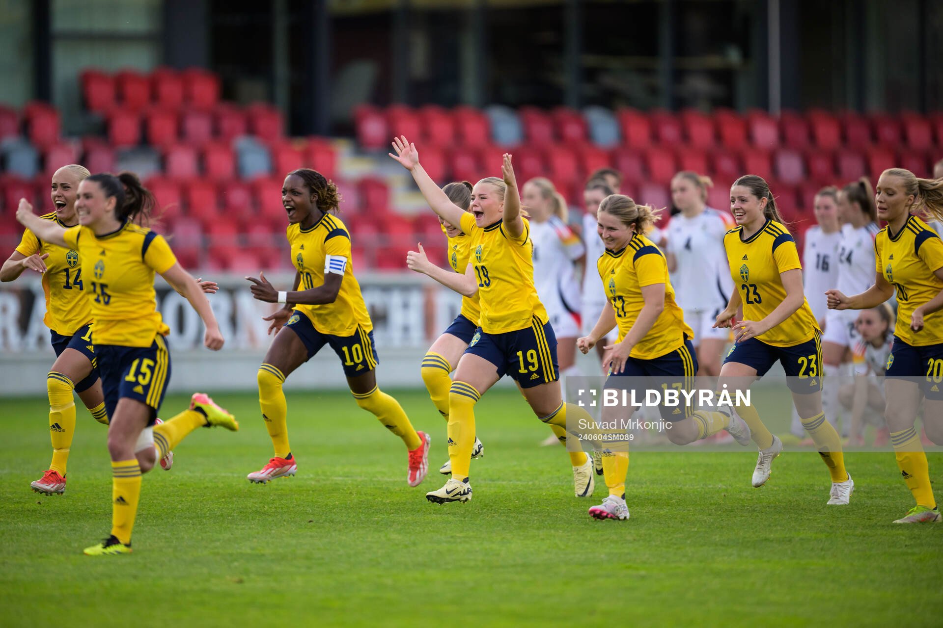 Evelyn Ijeh, Mathilda Nildén, Hanna Andersson and Emma Holmqvist of Sweden celebrates after the women's under-23 international friendly football match between Sweden and Germany on June 4, 2024 in Växjö.